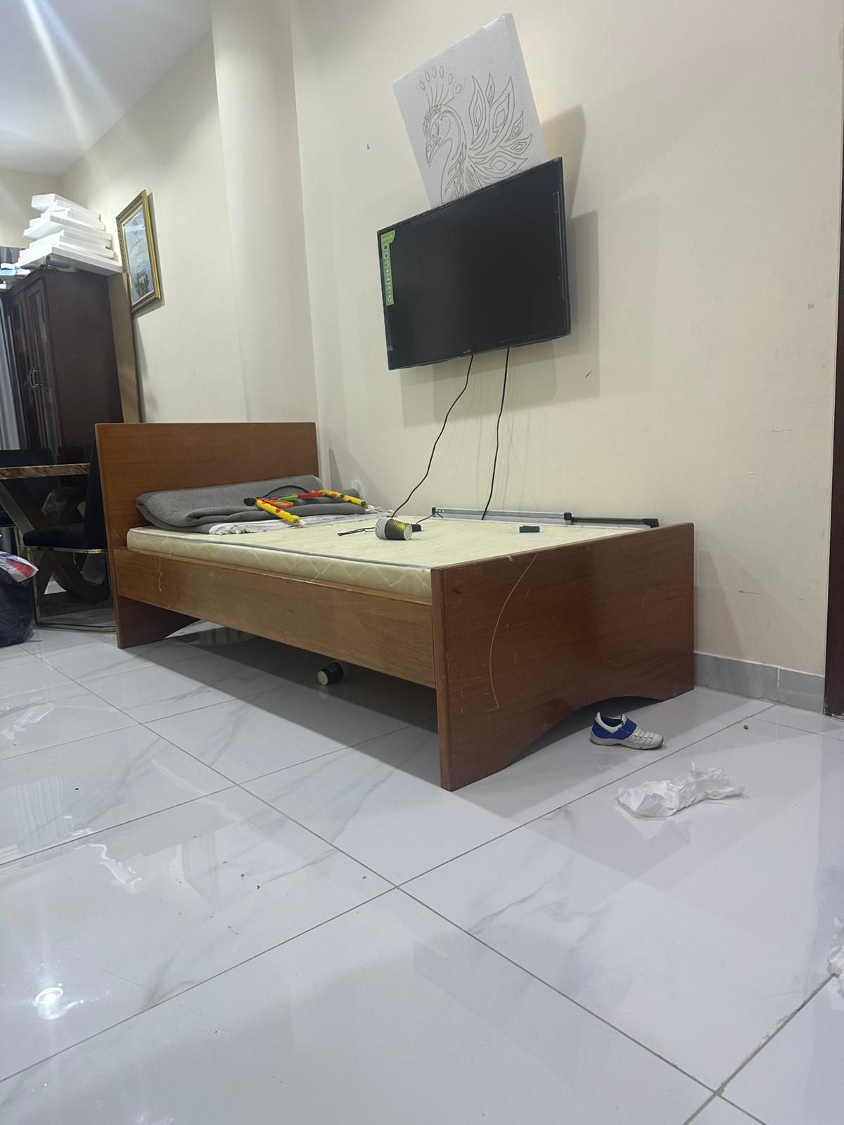 Bed and mattress - Image 3