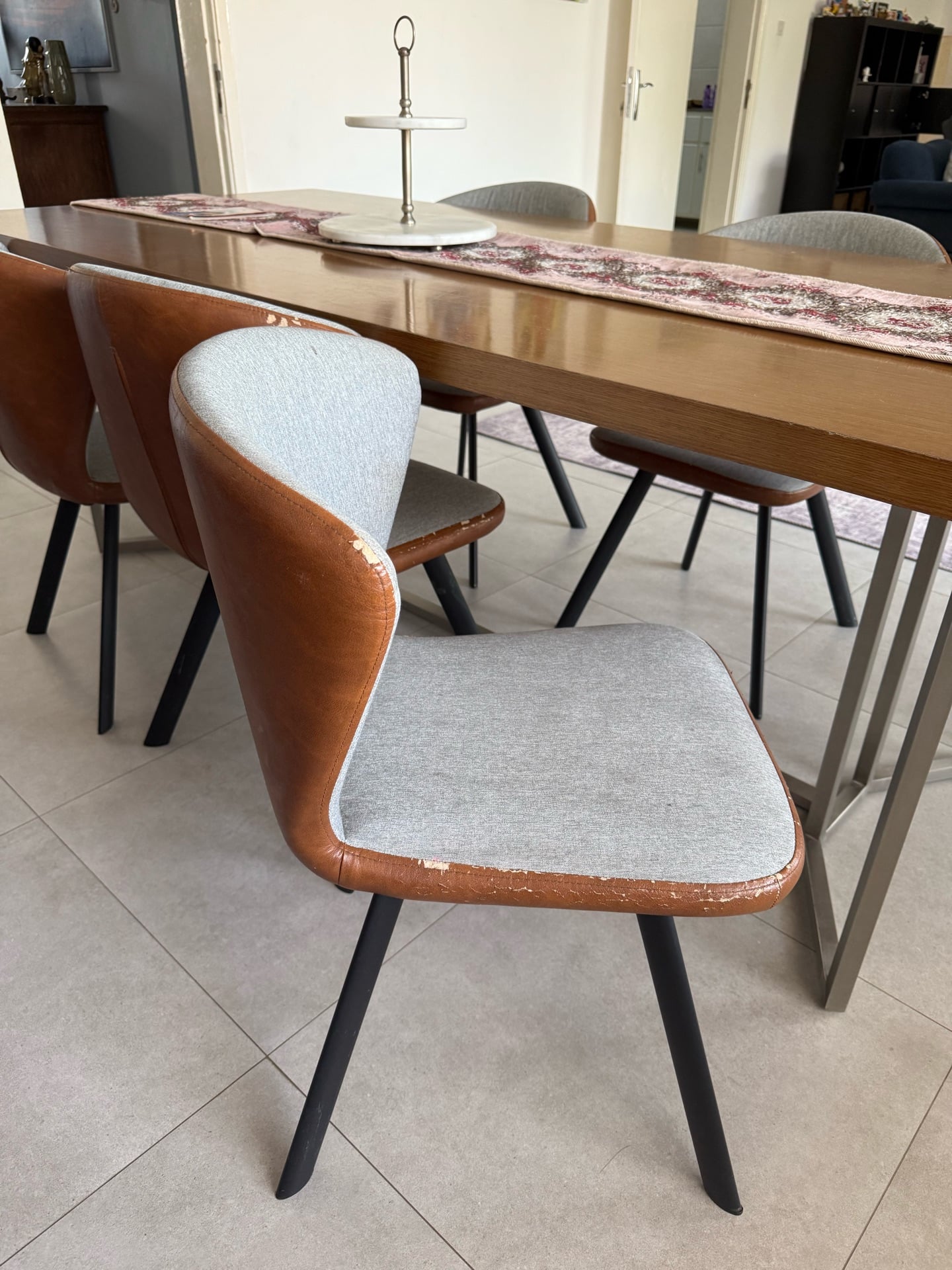 Dining Table & Chairs - Image 4