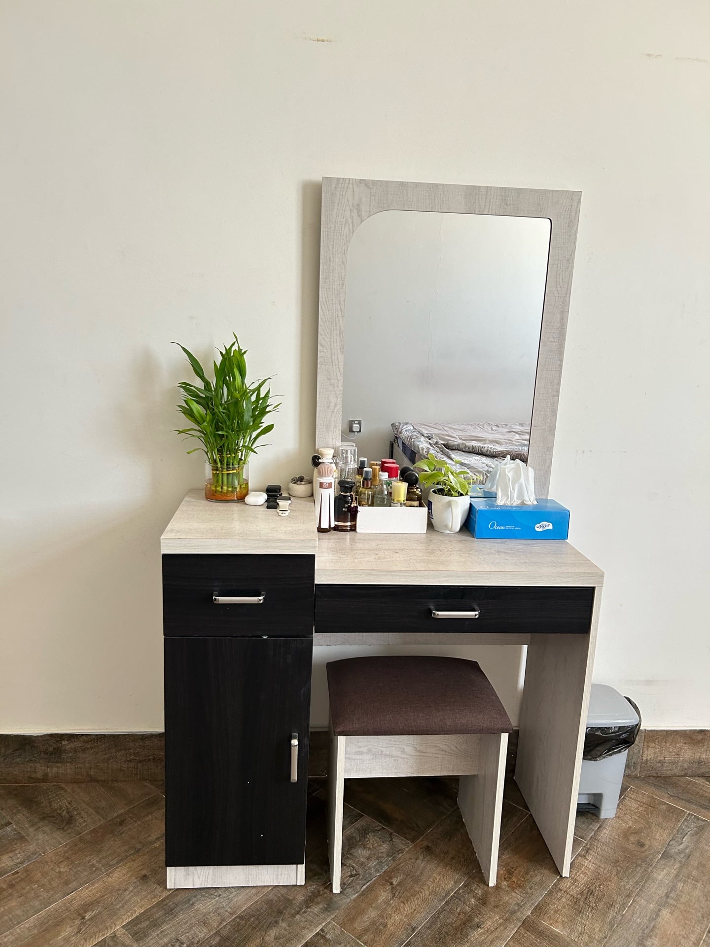 Bedroom set (double bed with side table, dressing table, cupboard) - Image 4