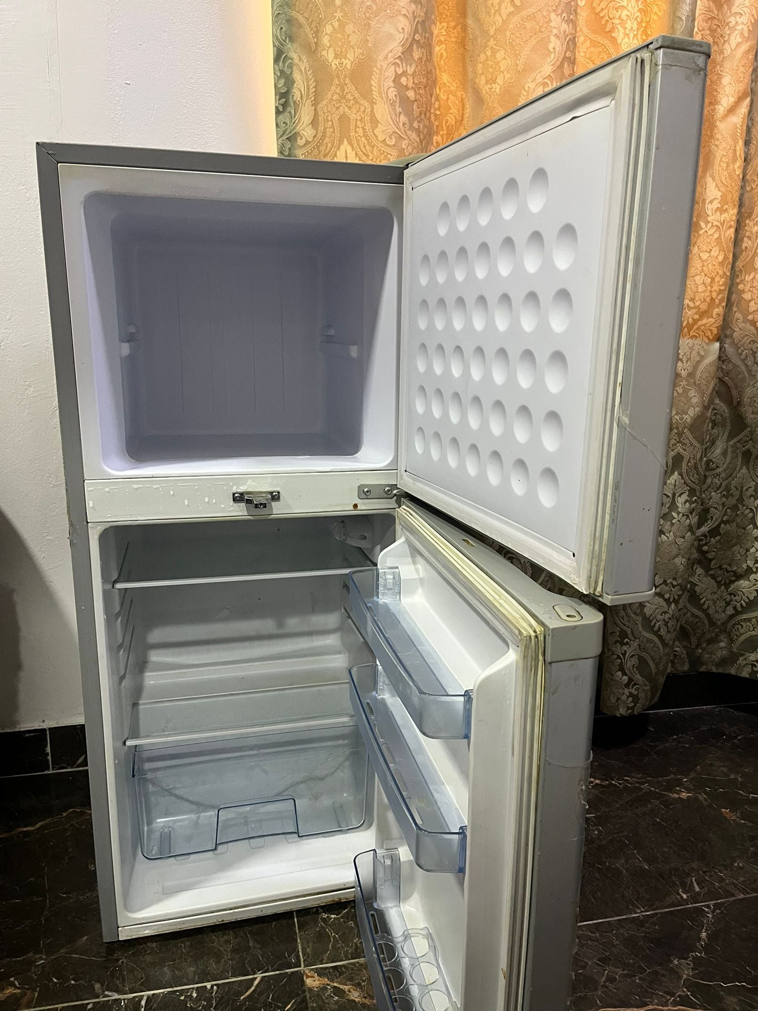 A neat fridge in perfect condition for sale - Image 1
