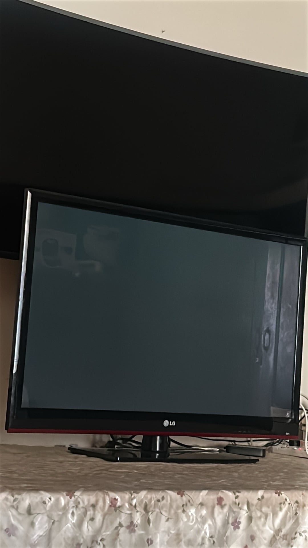 LG 45-Inch LED TV (NOT SMART TV) for SALE - Image 4