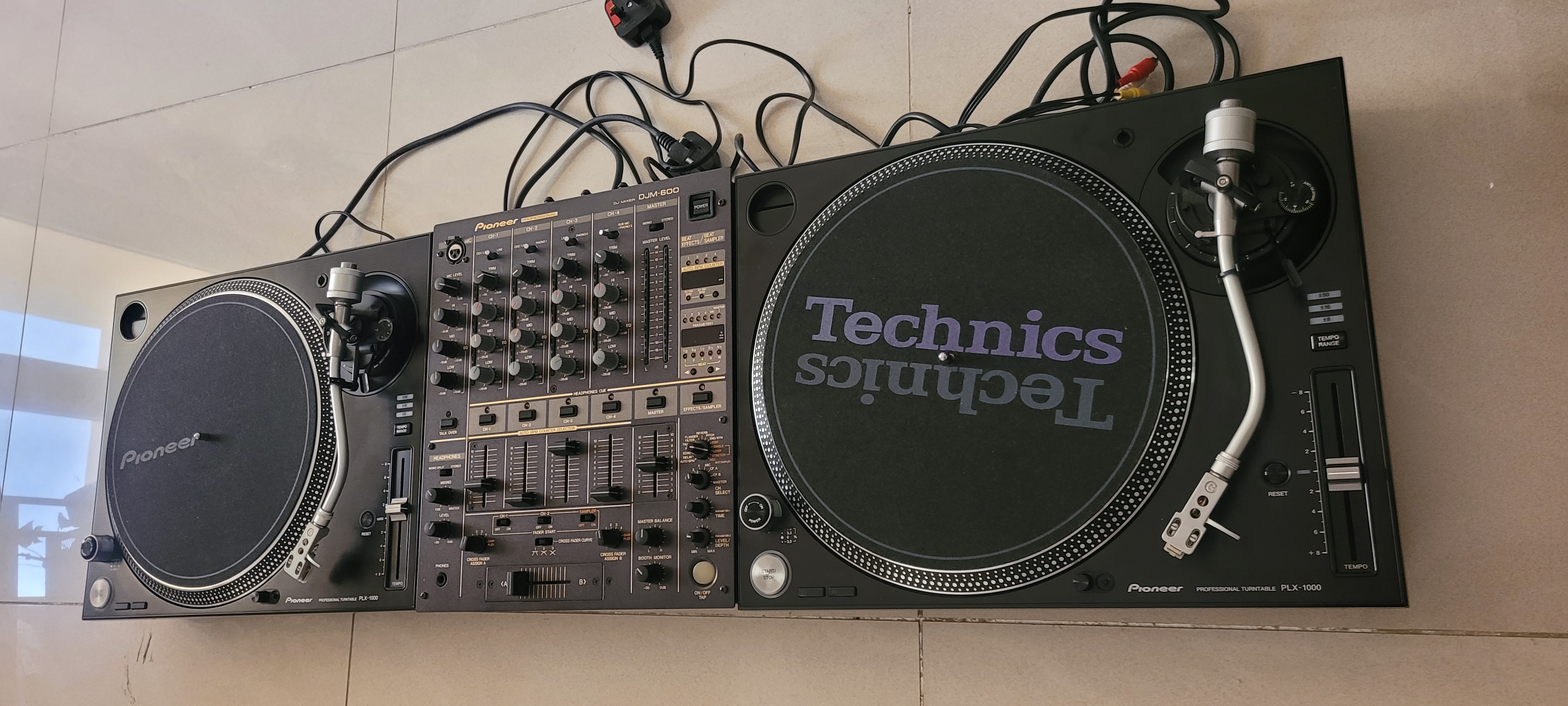 2 X Professional PLX-1000 DD turntable 1 X DJM 600 4 Channel - Image 1