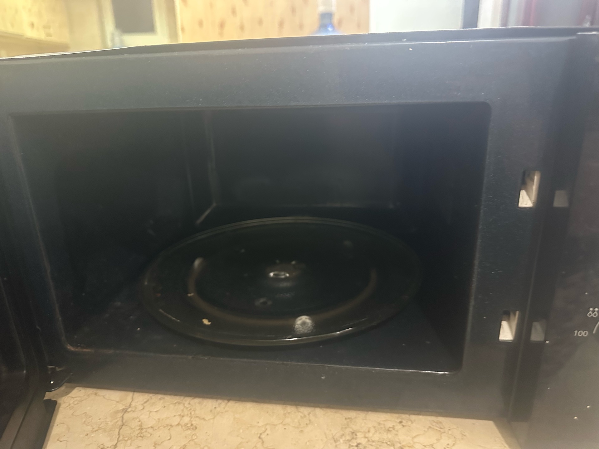 Samsung Microwave Oven - Image 4