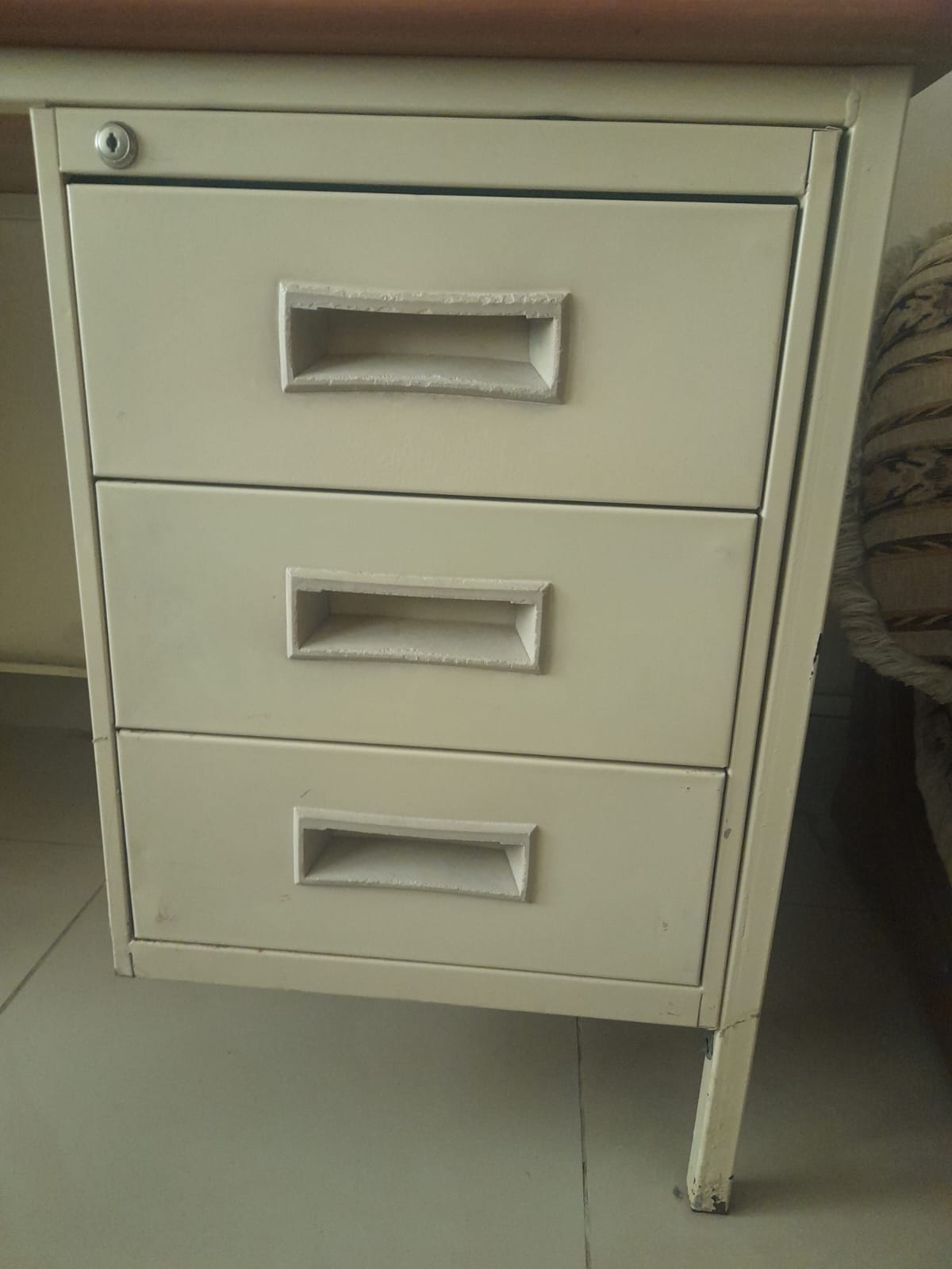 Table with storage metal body at QAR 200 (Negotiable) - Image 2