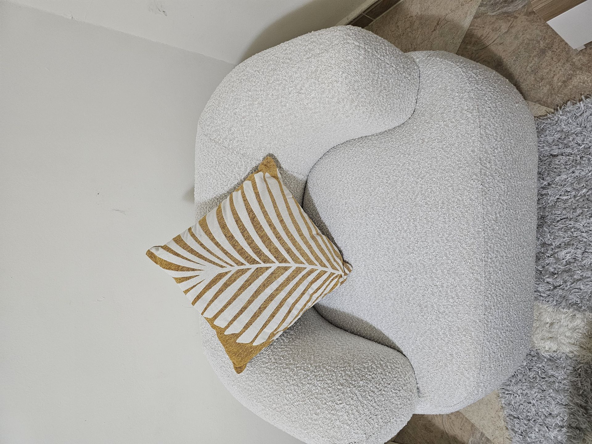 Sofa set with table - Image 3