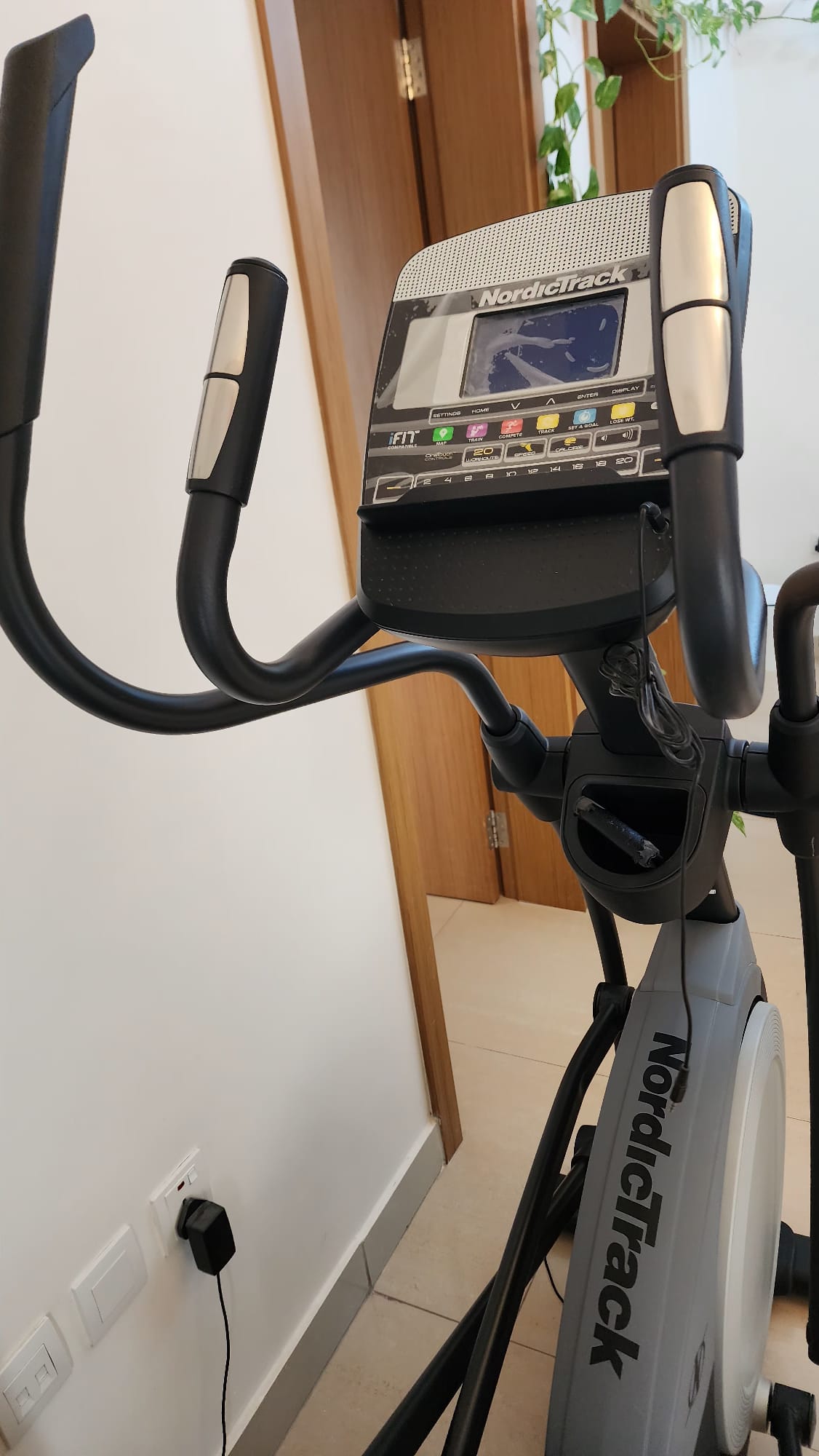 Nordictrack E7.1 Cross Trainer - Image 2