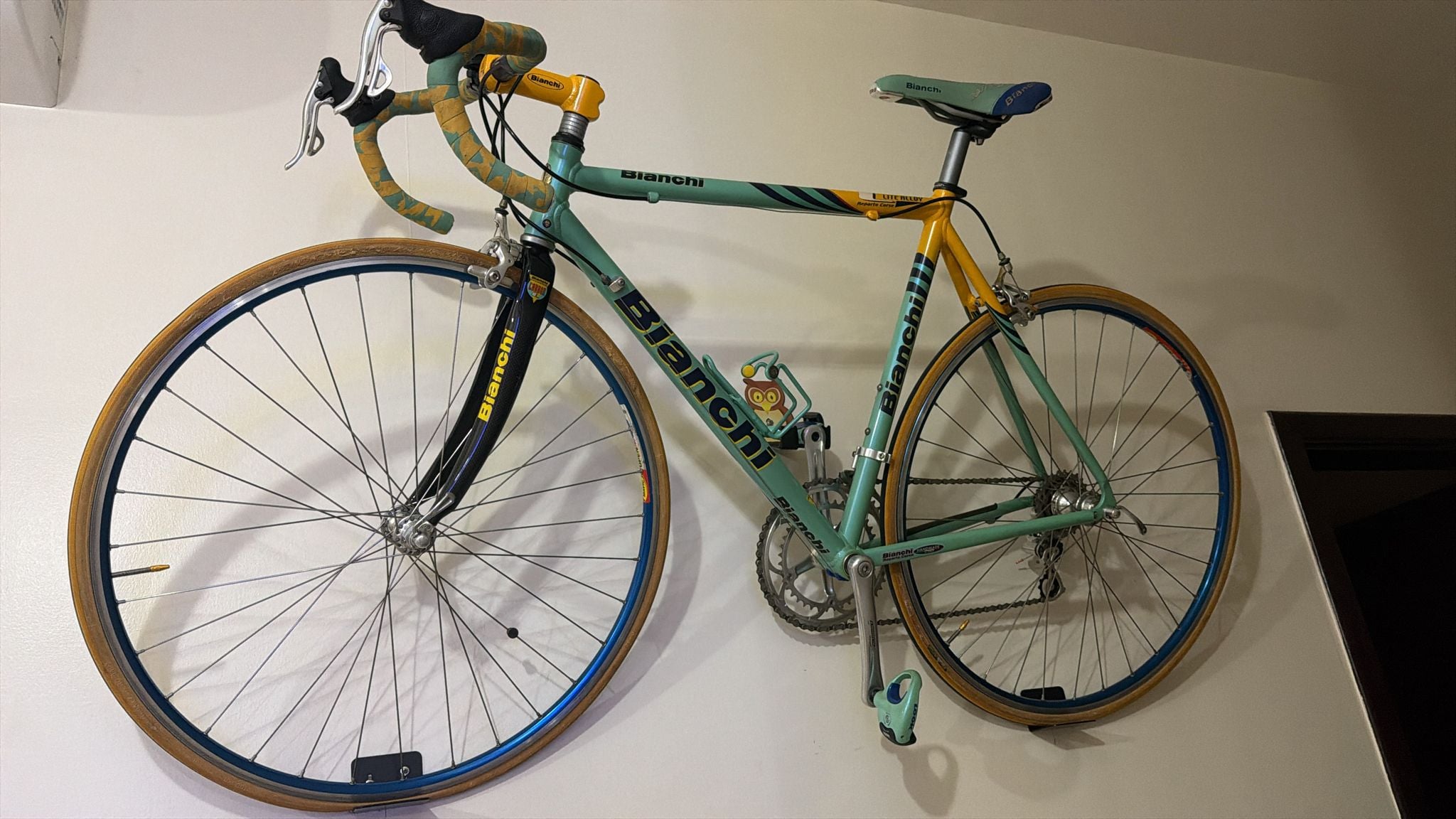 Bianchi Road Bike Size 55 - Image 1