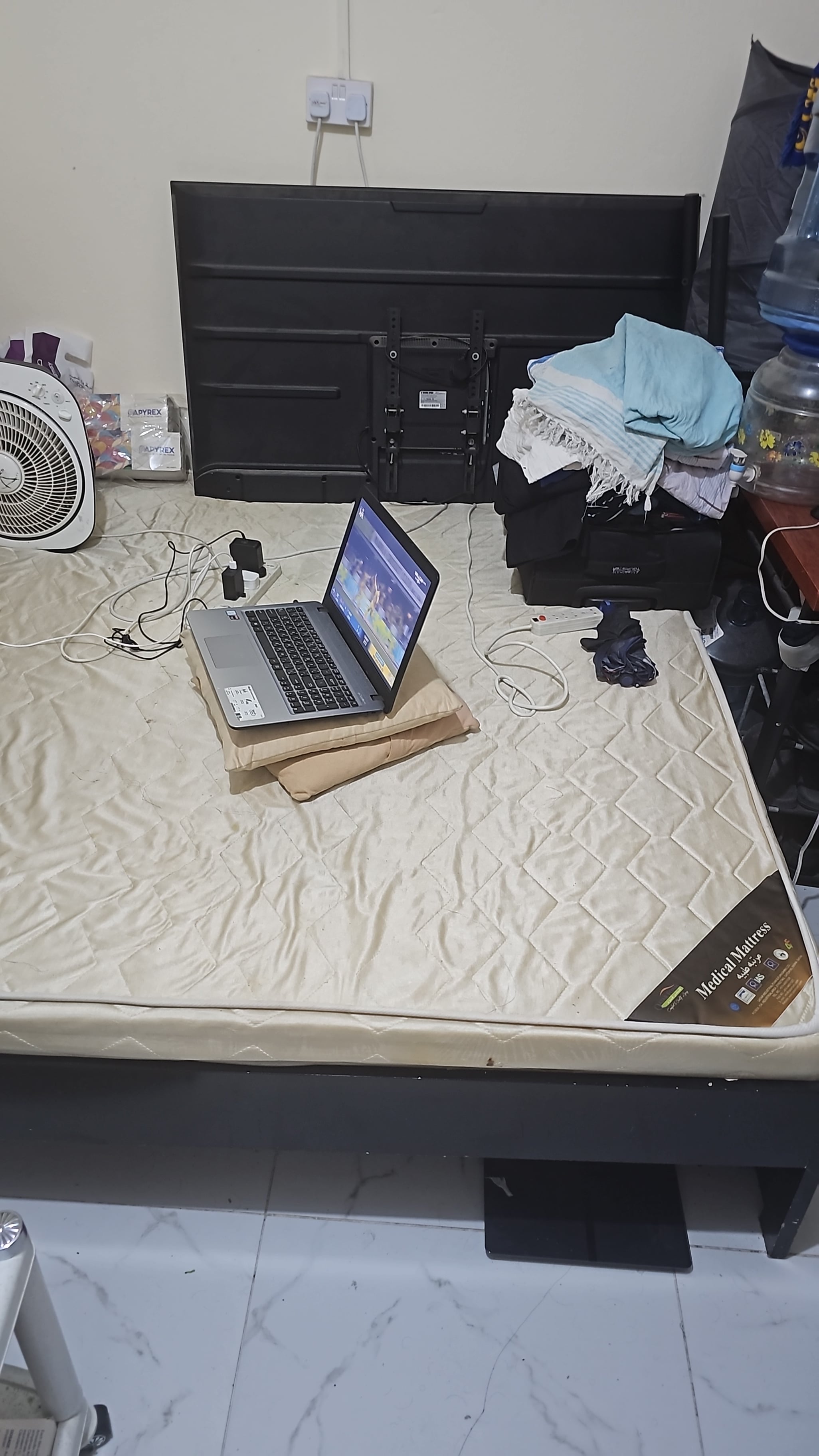 King size bed with matress - Image 3