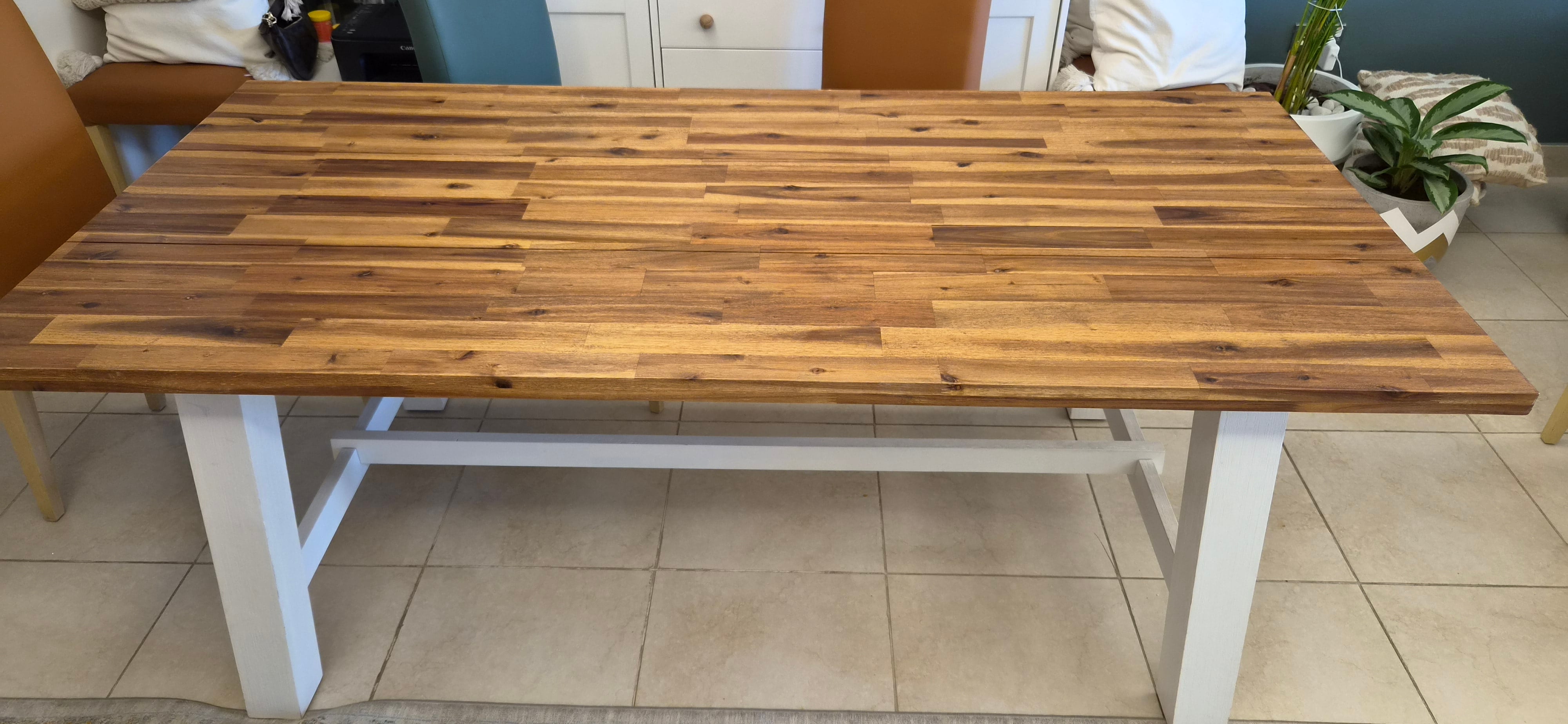 For sale dining table 8 seaters without chairs - Image 1