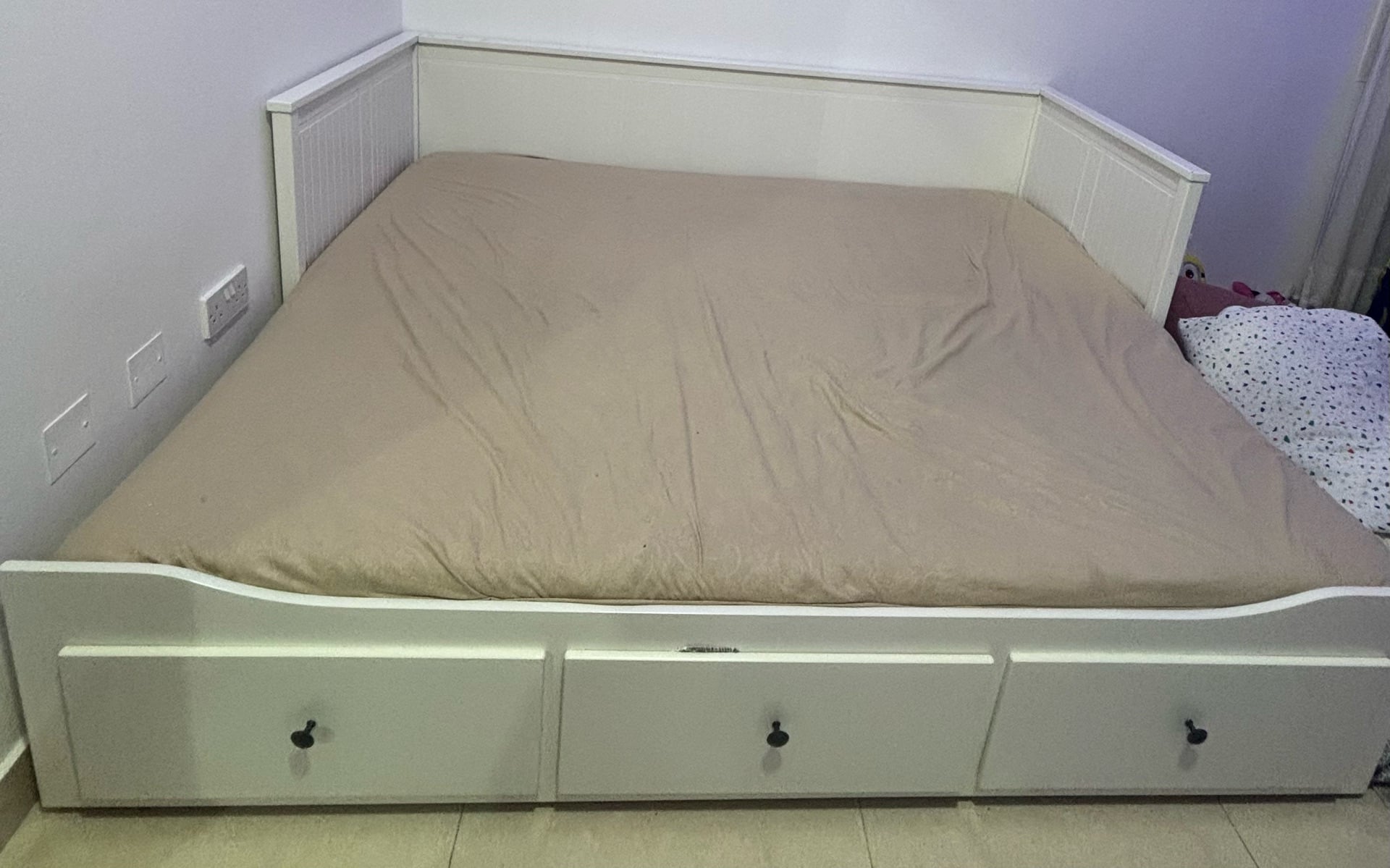 Hemnes Ikea expandable bed with 3 drawers  - Image 2