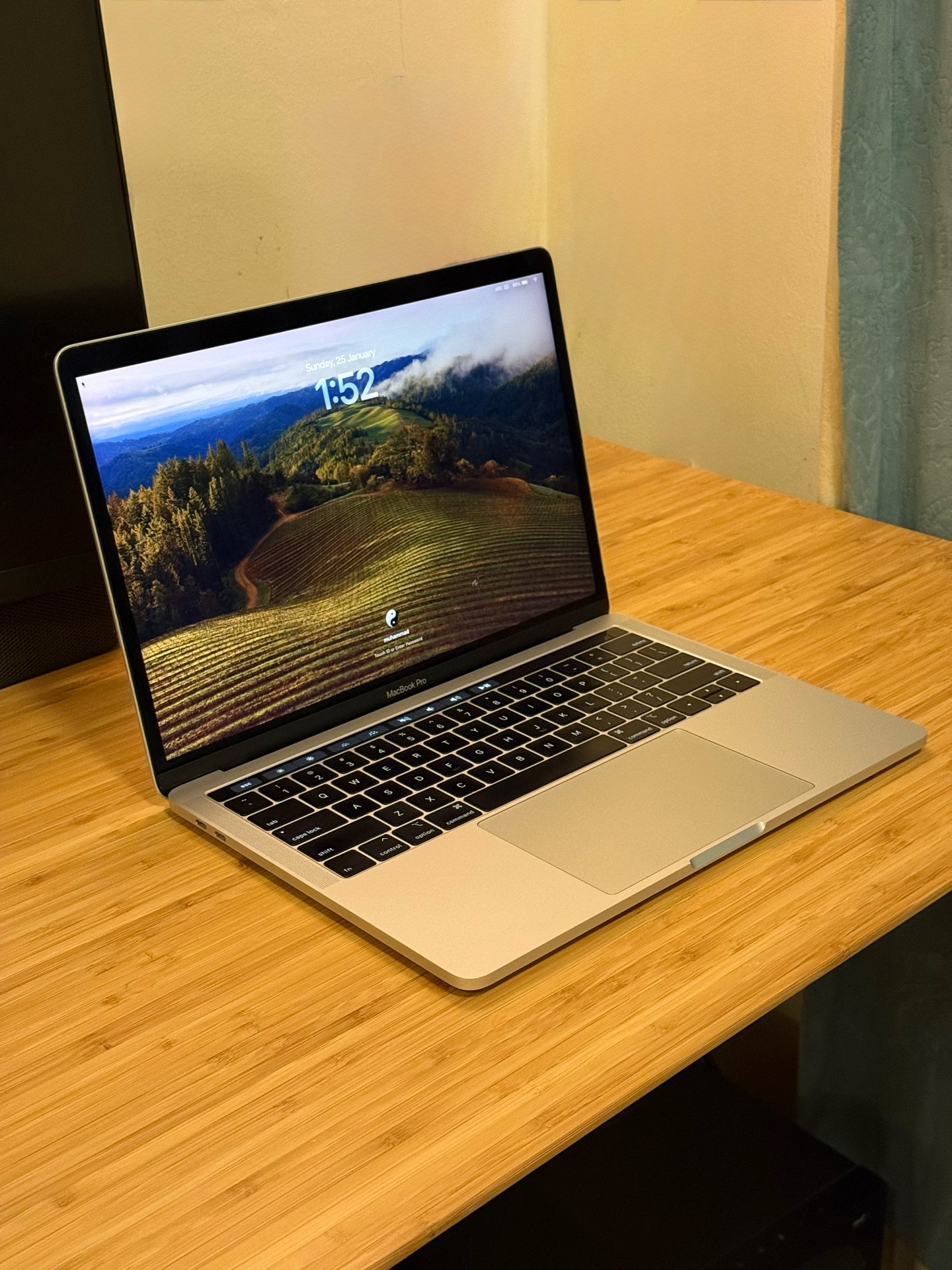 MacBook Pro Touch Bar retina - Image 1