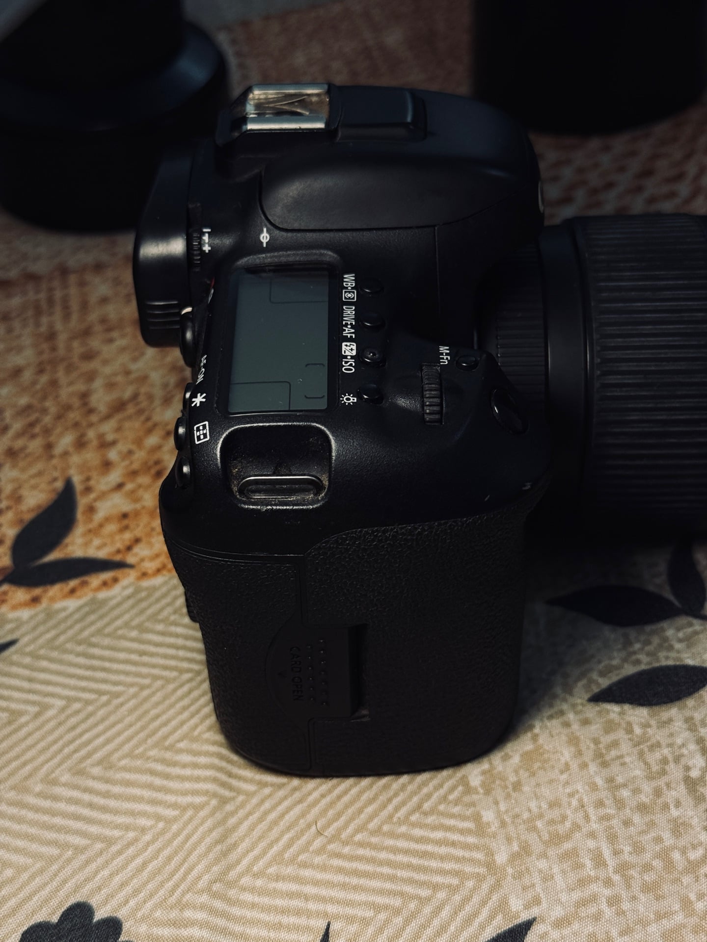 Excellent condition Canon 7D mark2 with lens  - Image 3