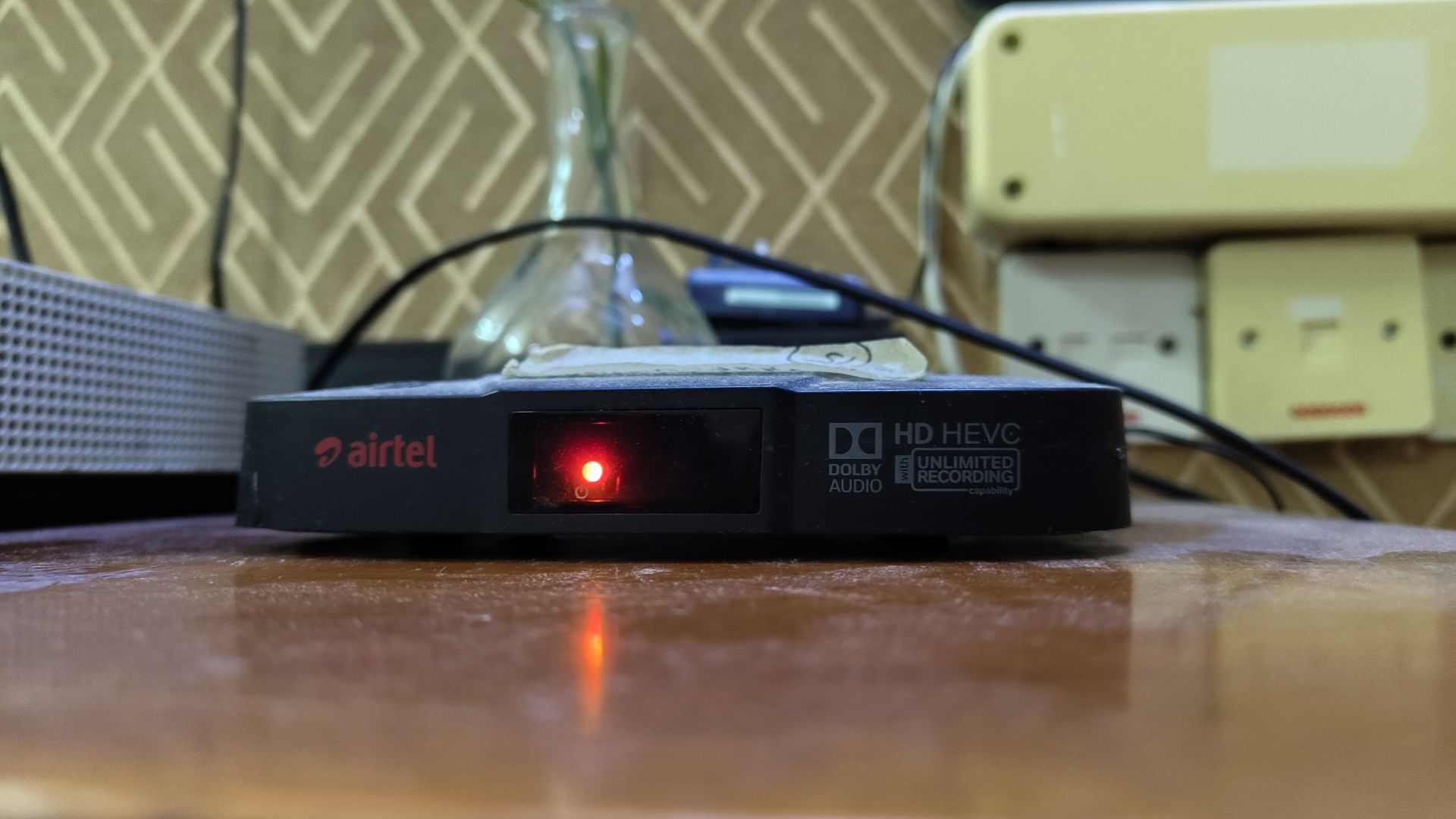 AIRTEL HD RECEIVER + DISH - Image 4