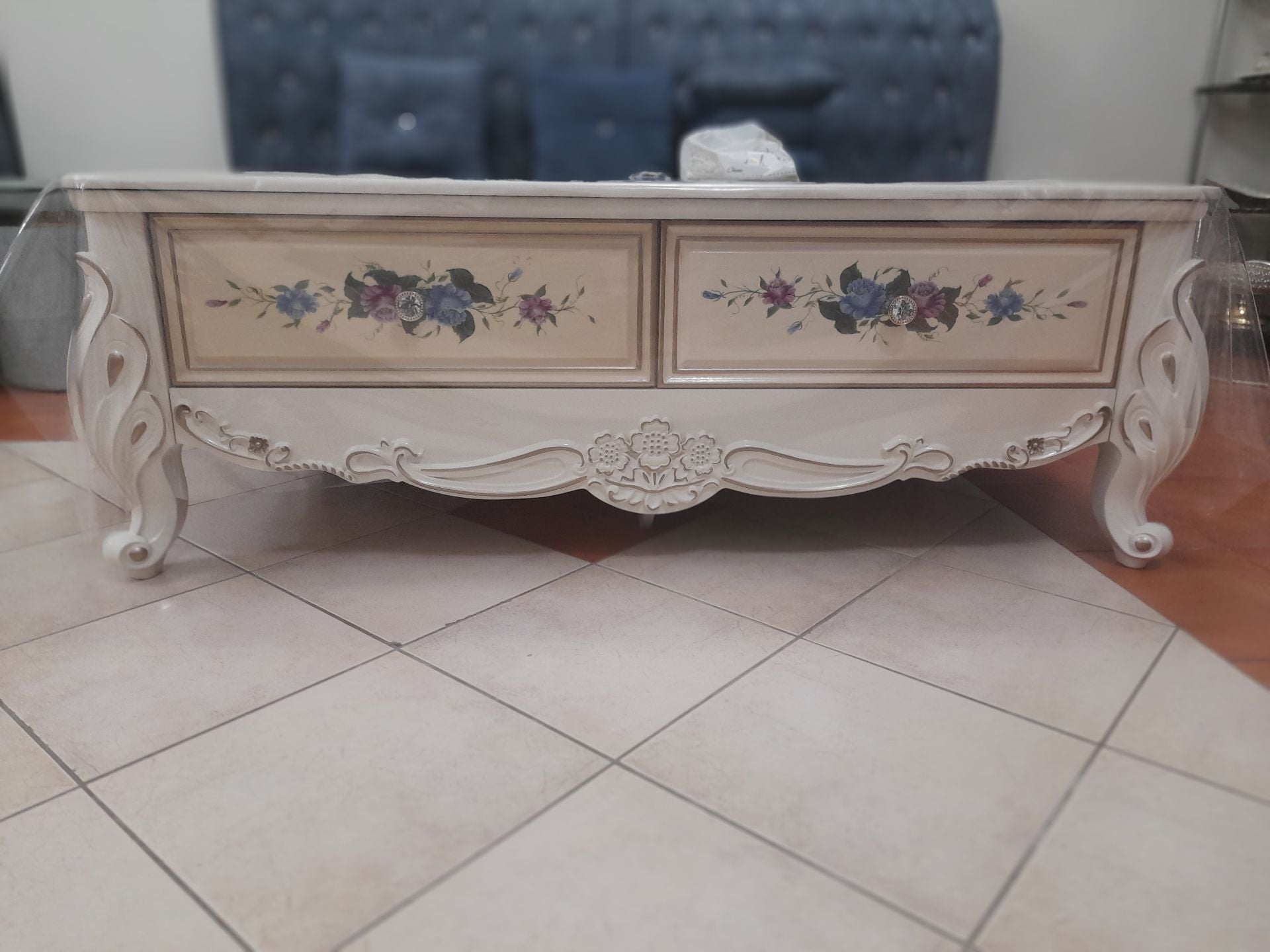 Single Marble Table - Image 1