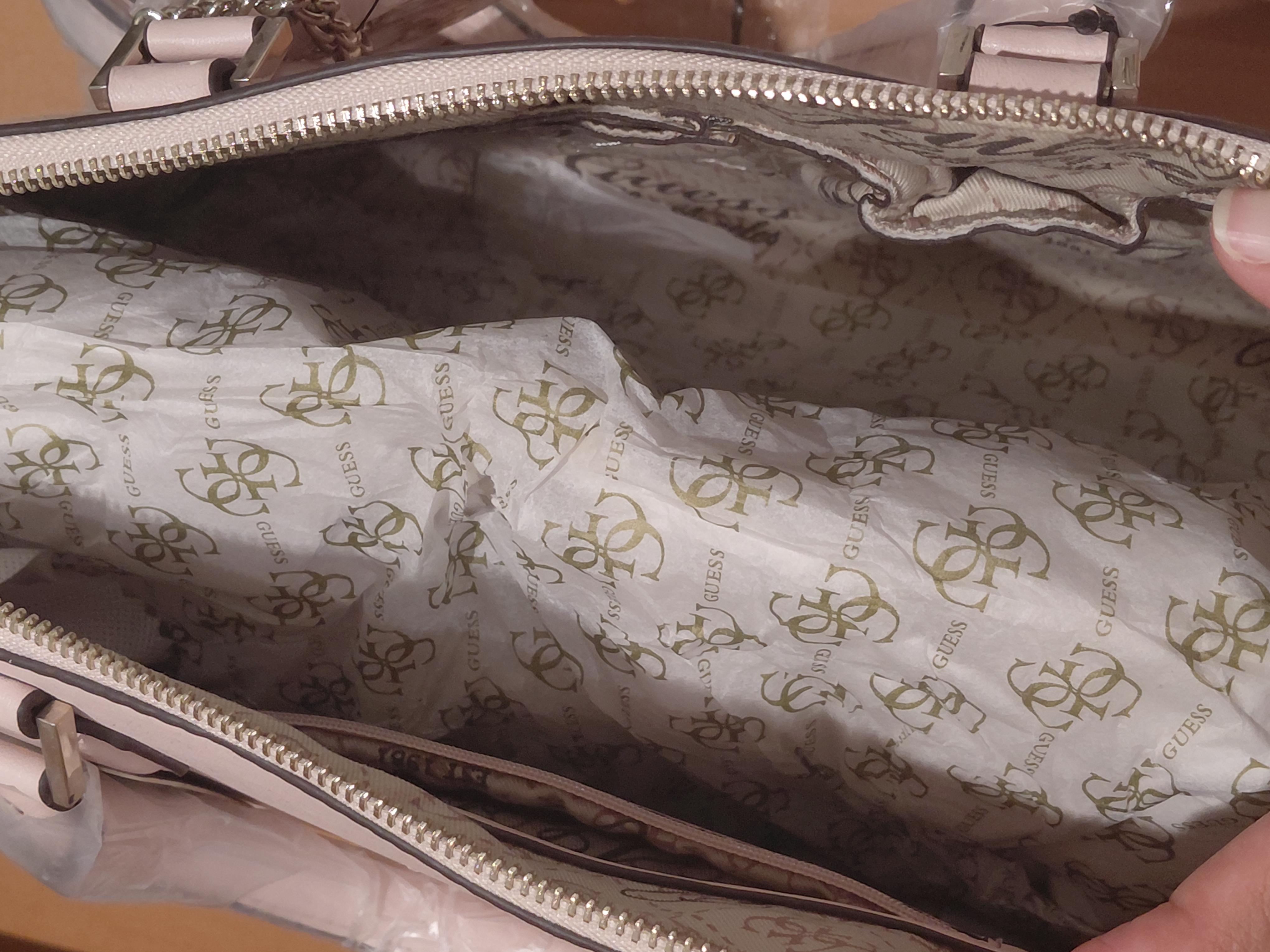 Brand New Guess Bag - Image 3