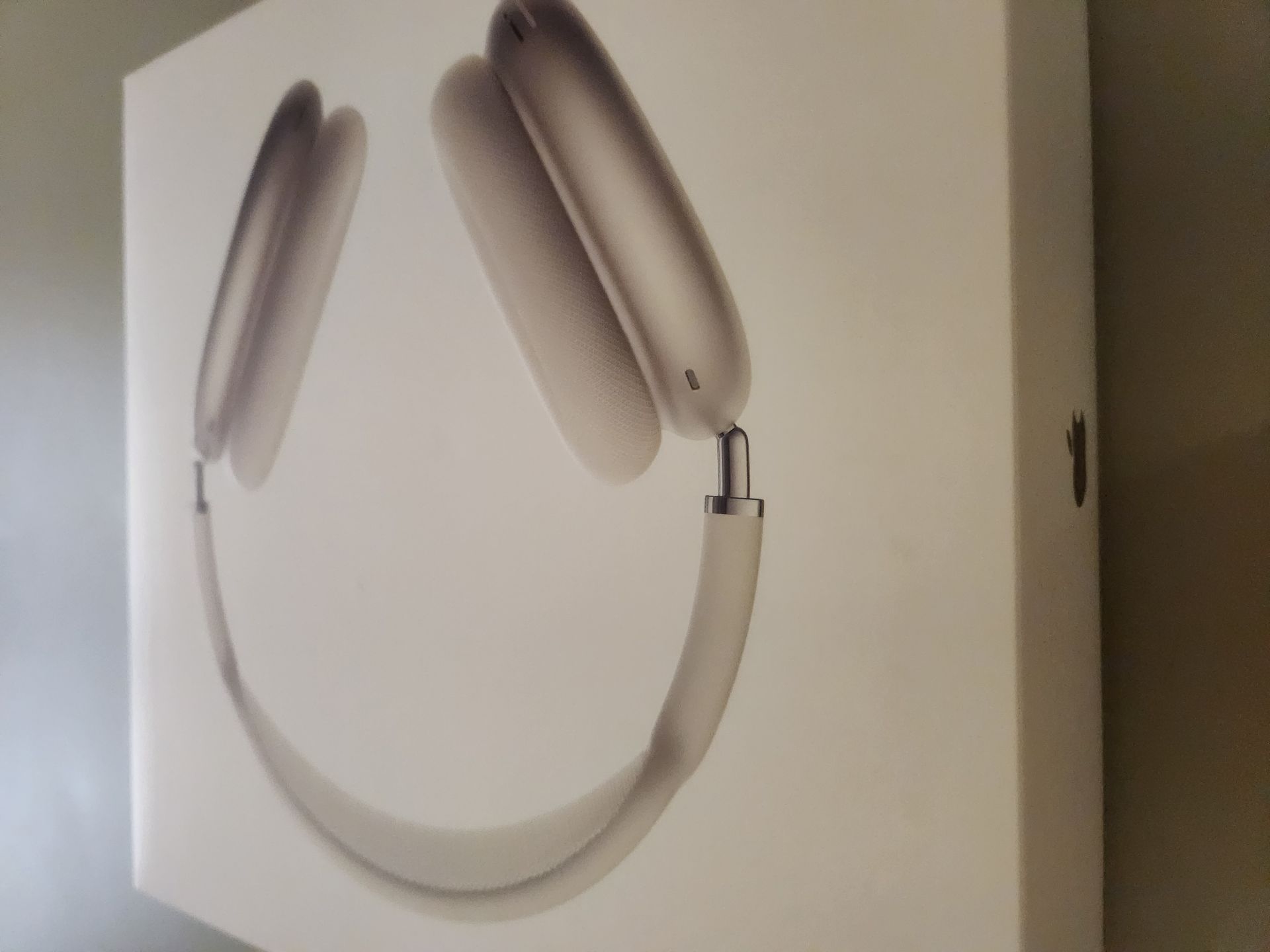 [New&Sealed] Apple airpods max (Starlight) - Image 2