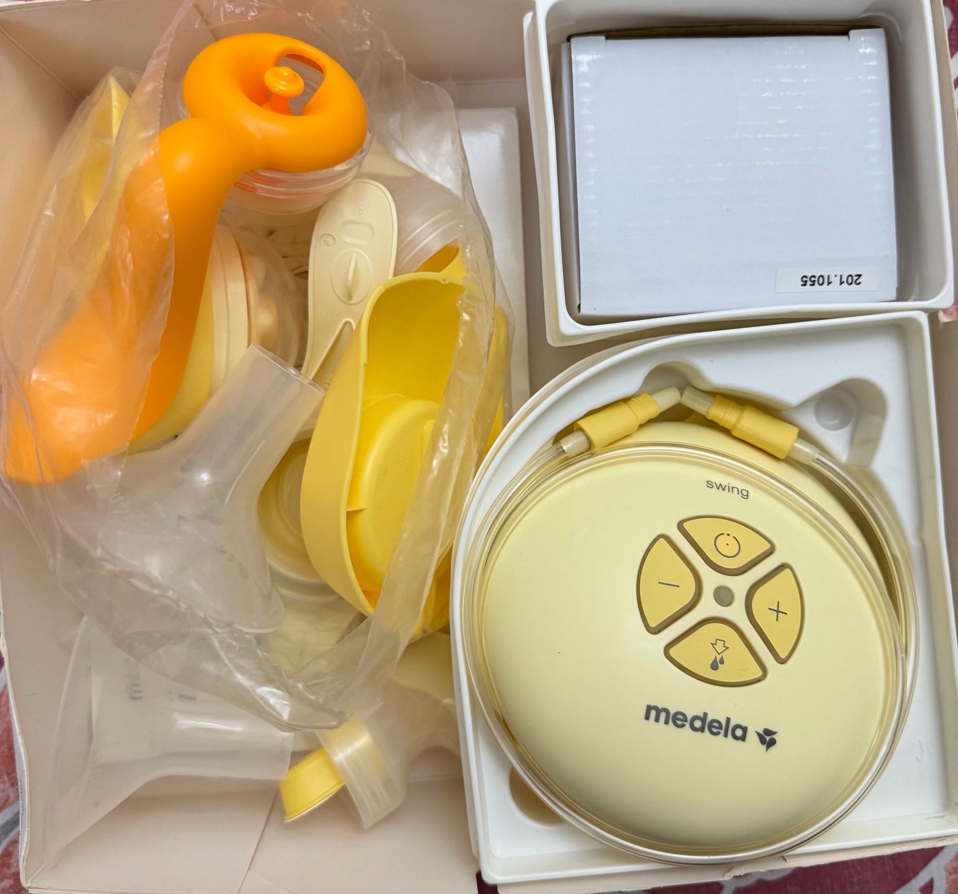 Medela Manual Breast Pump(Negotiable) - Image 2