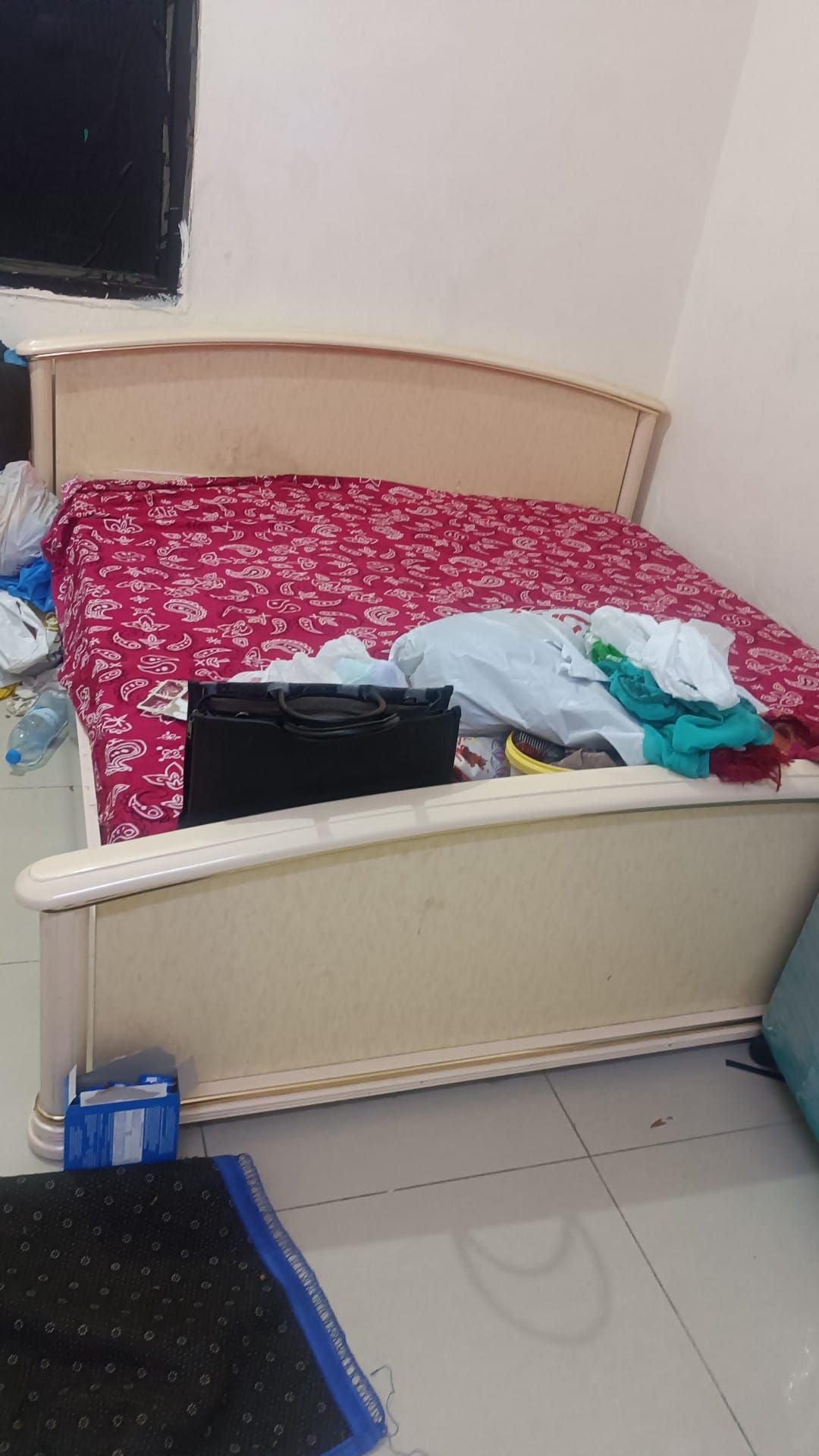 Strong materials King size bed - Image 1