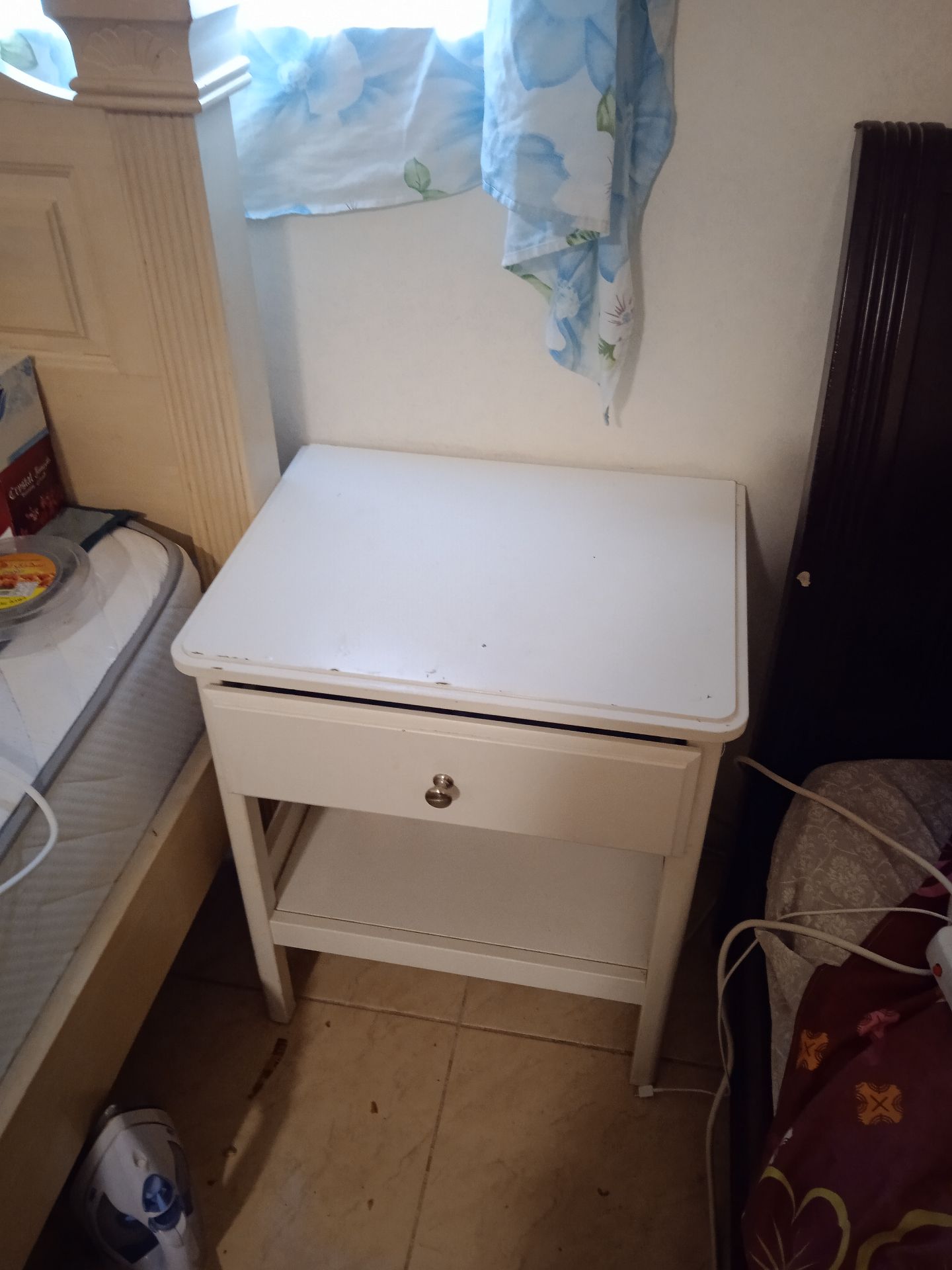 White sidebed Drawer - Image 4