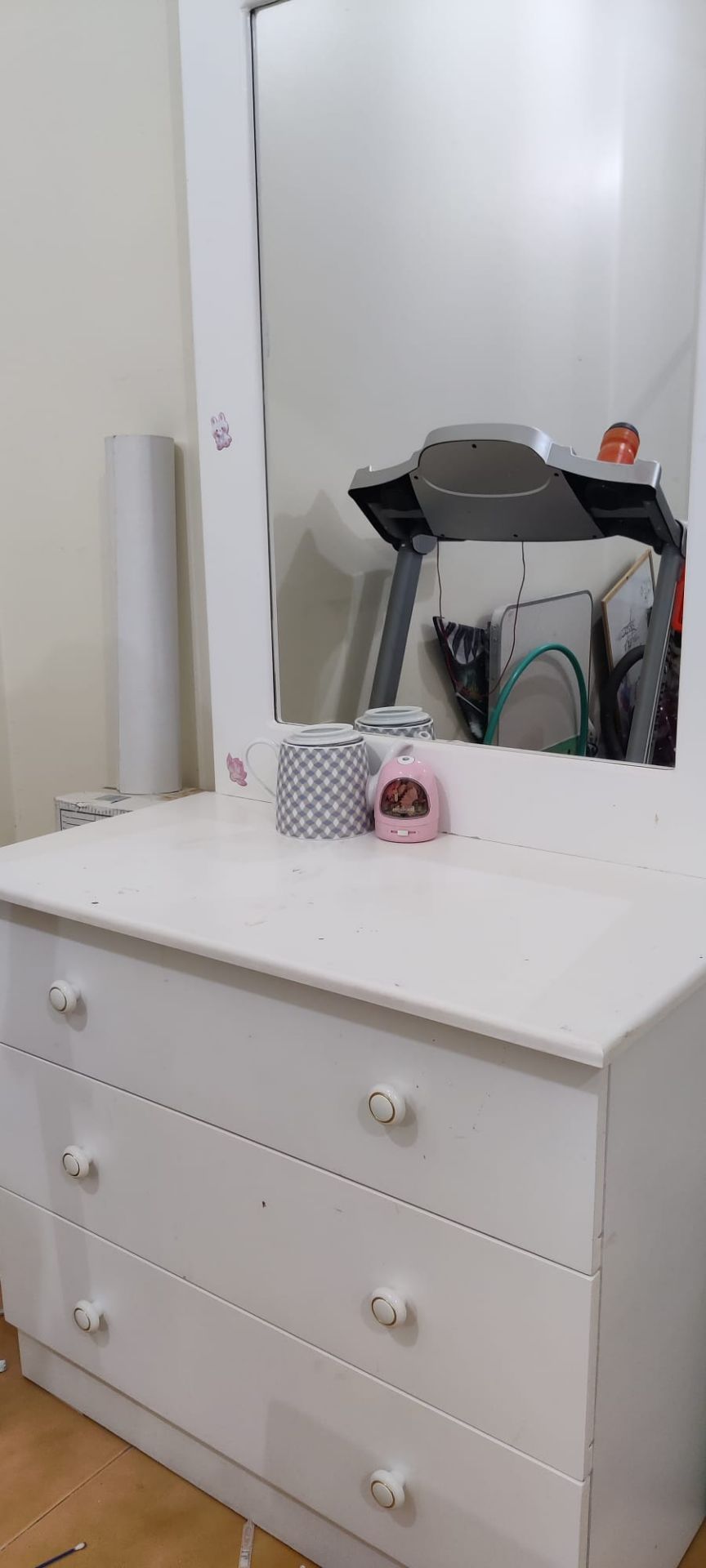 Bed, dresser with storage, 2 side tables and stool - Image 1