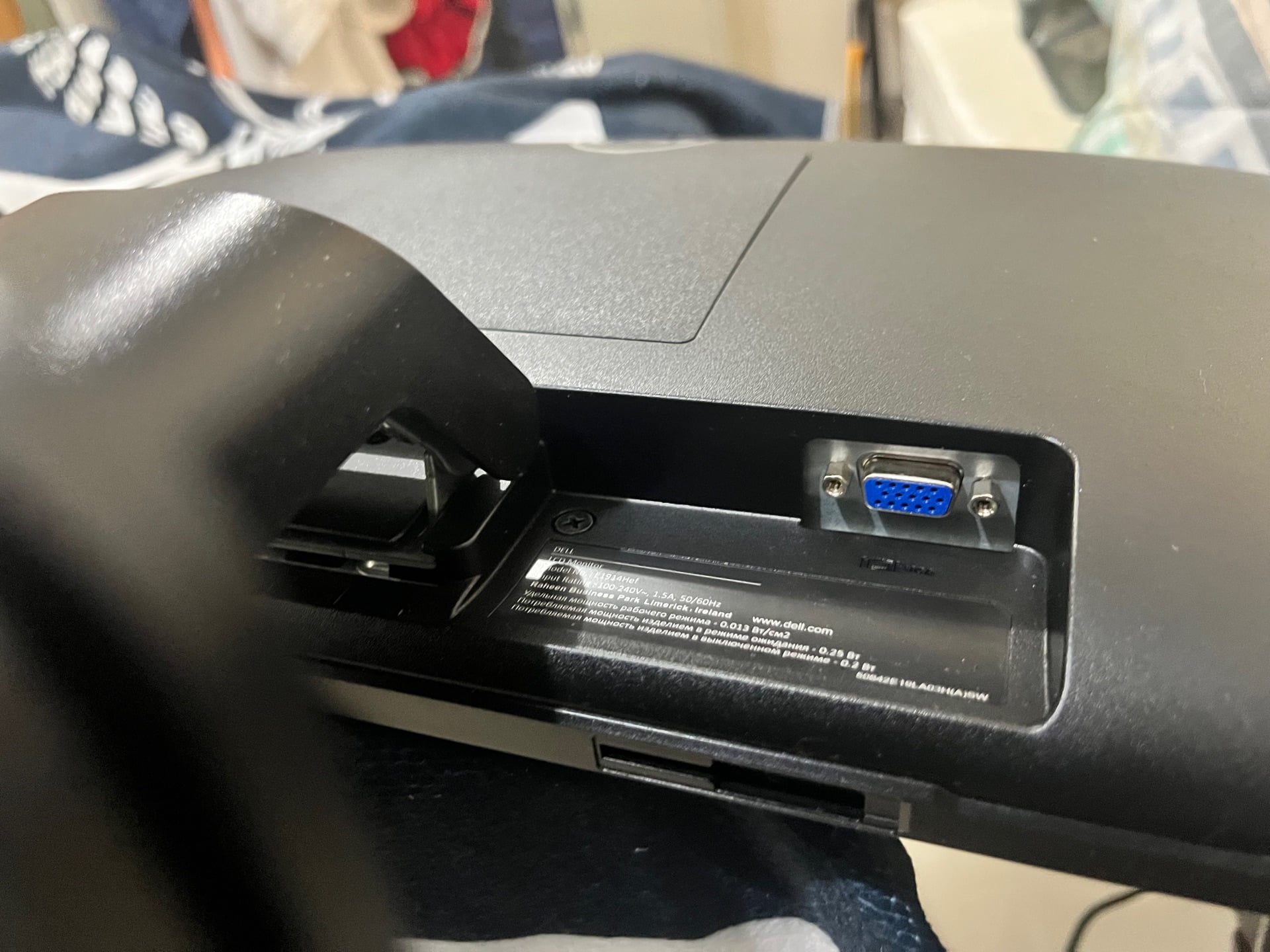 Dell Monitor 16 inches - Image 1