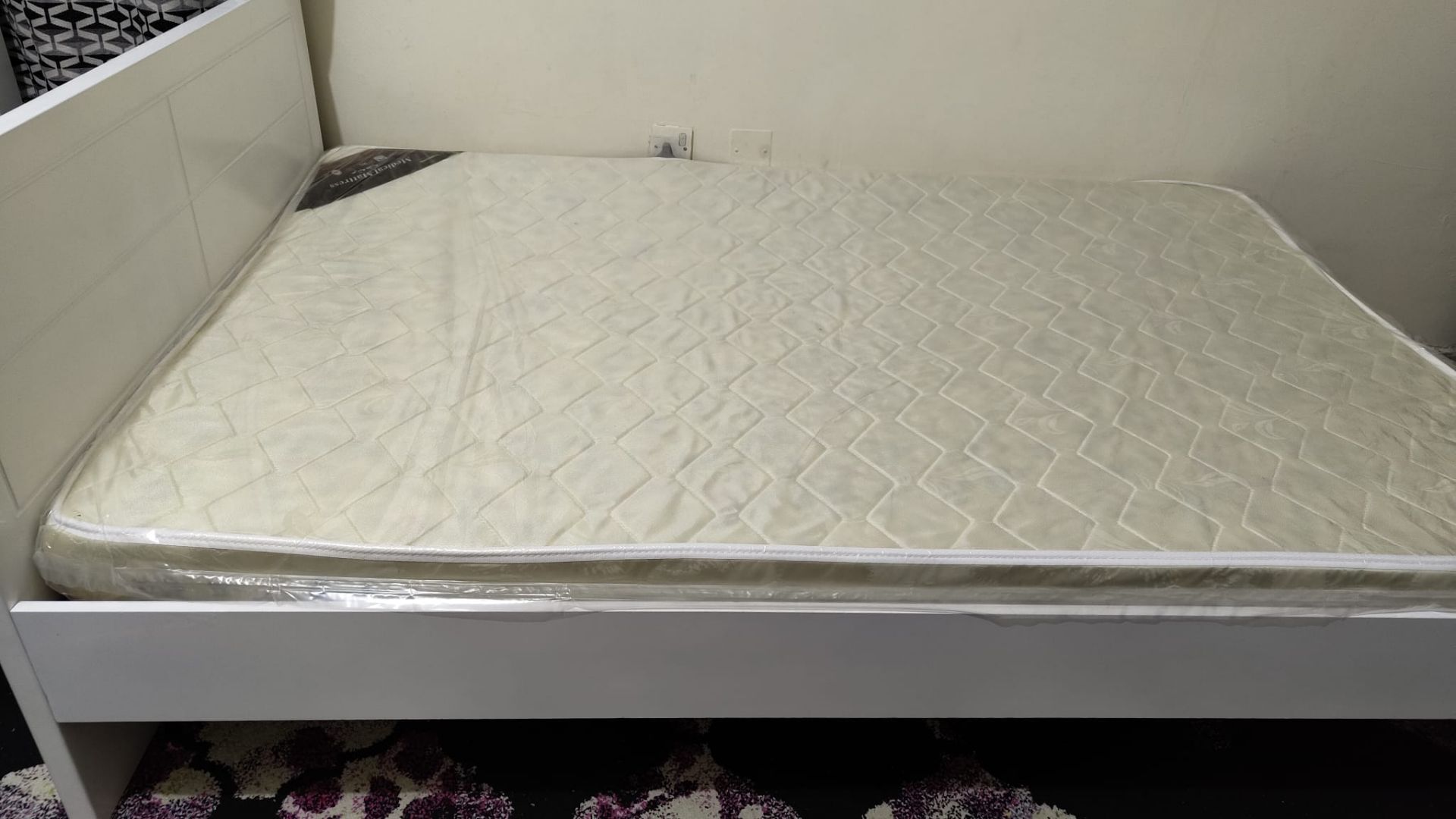 Bed and mattress - Image 1