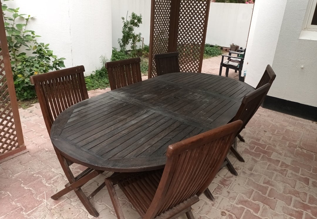 Outdoor wooden table with 6 foldable chairs - Image 1