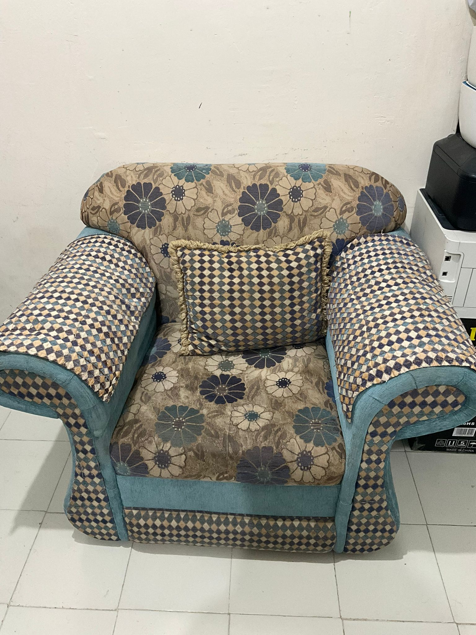 Heavy wood sofa set for sale - Image 4