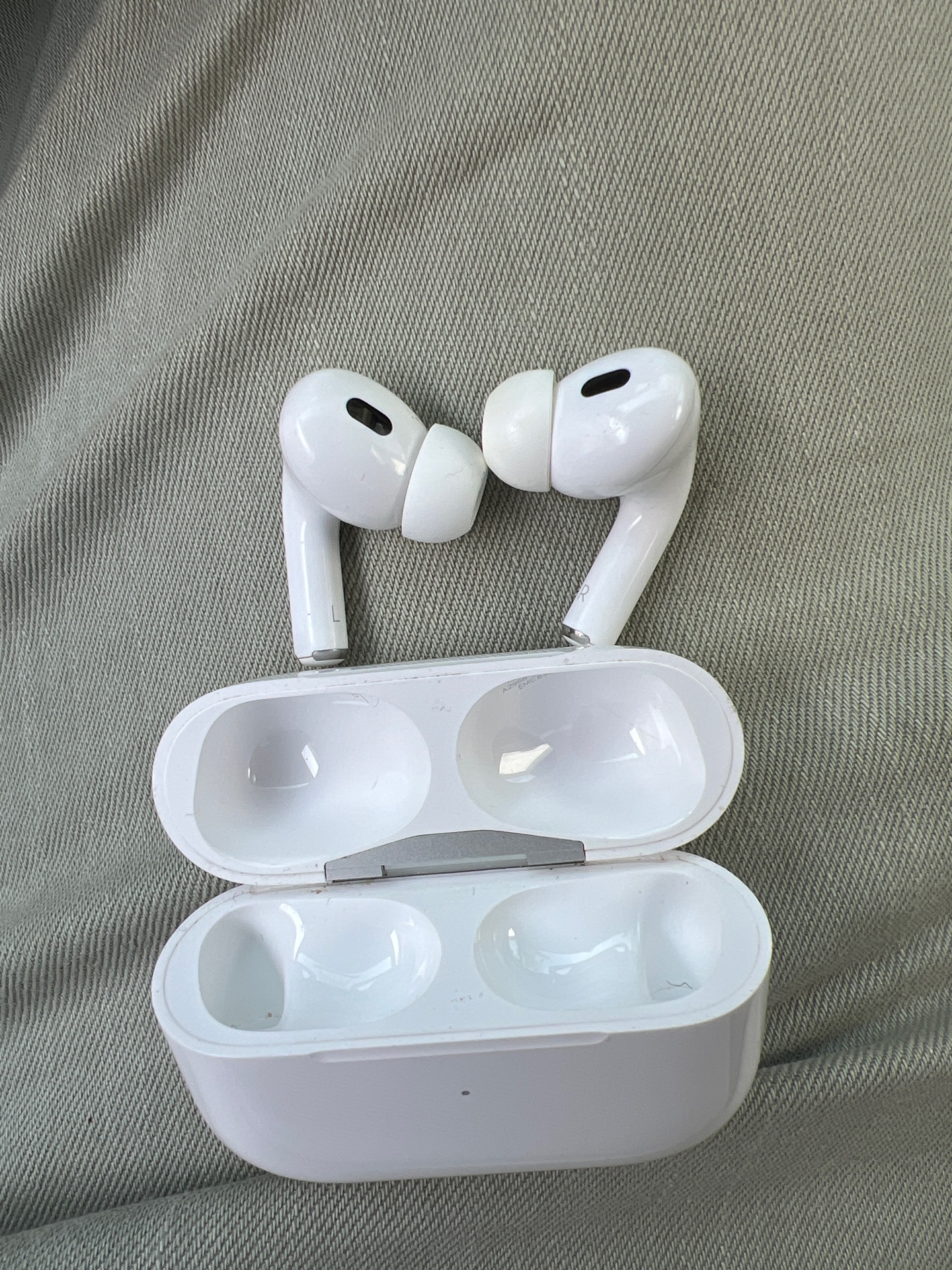 Apple AirPod pro gen 2 - Image 4