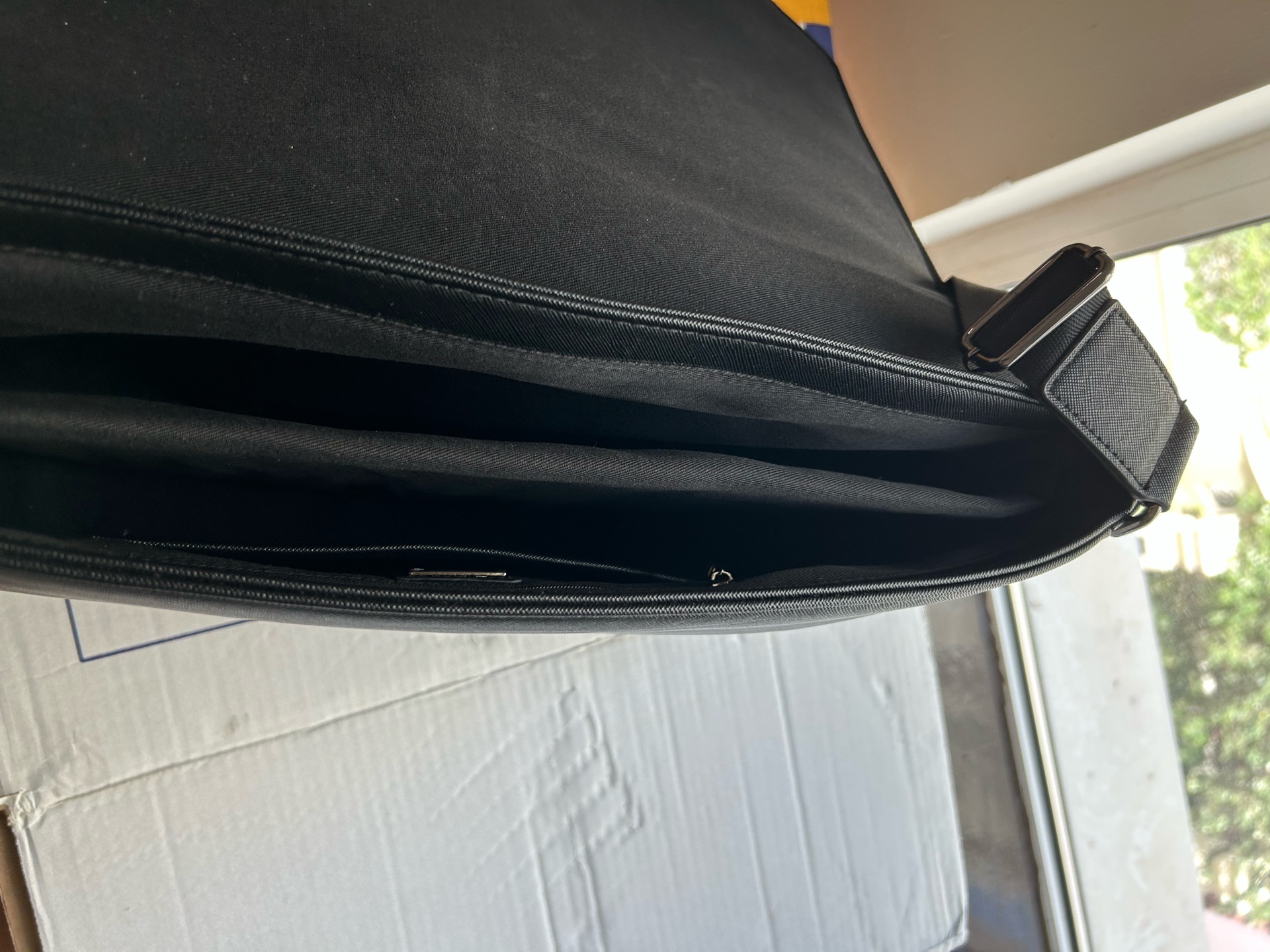 Laptop and business bag - Image 6