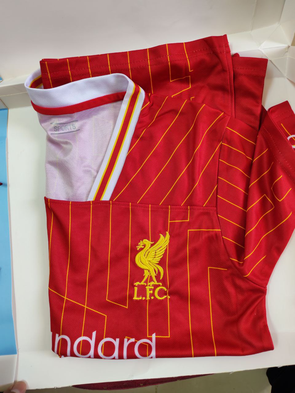 LIVERPOOL HOME JERSY SIZE M - Image 7