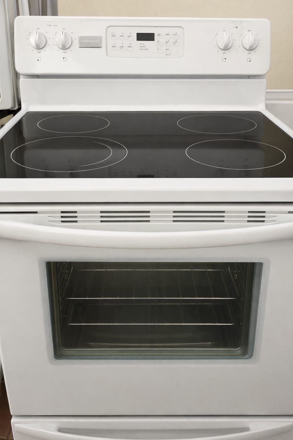 Upgrade Your cooking rang for Less! Used Frigidaire Cooker for Sale - Image 6