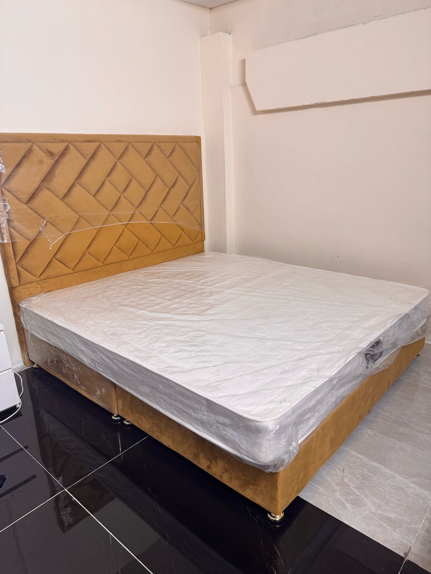 King size bed and Mettress very good condition - Image 1