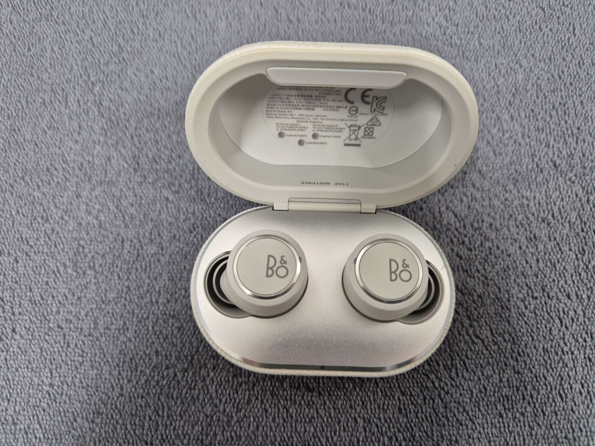 B&O E8 3RD GEN EARBUDS  - Image 4