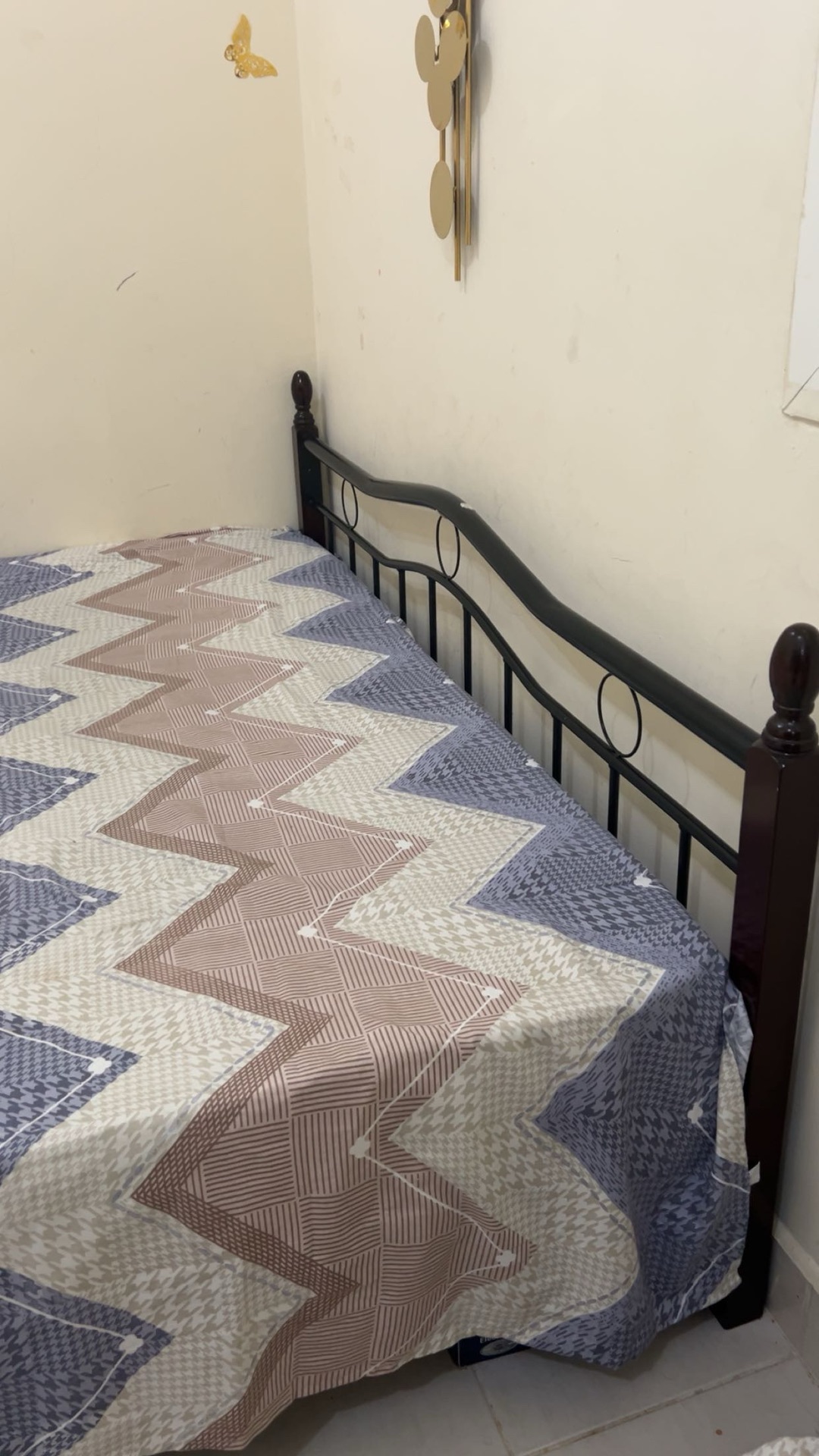 Bed and mattress  - Image 2