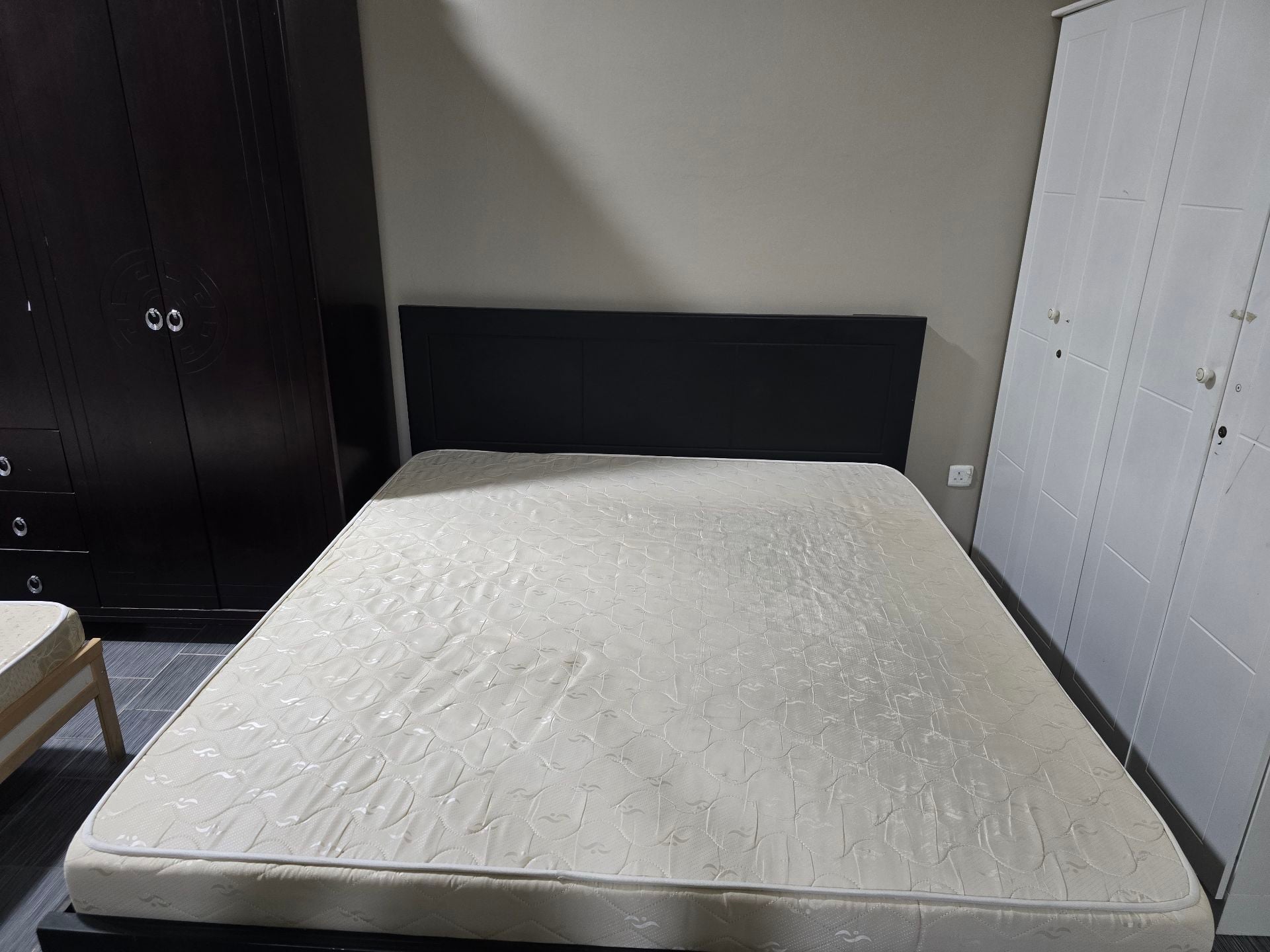 Bed matress wardrobe  - Image 2