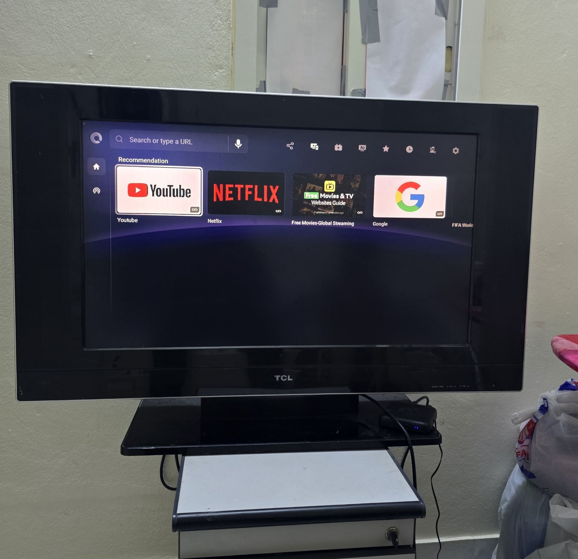 32 inch LCD TV with Ooredo box smart - Image 2