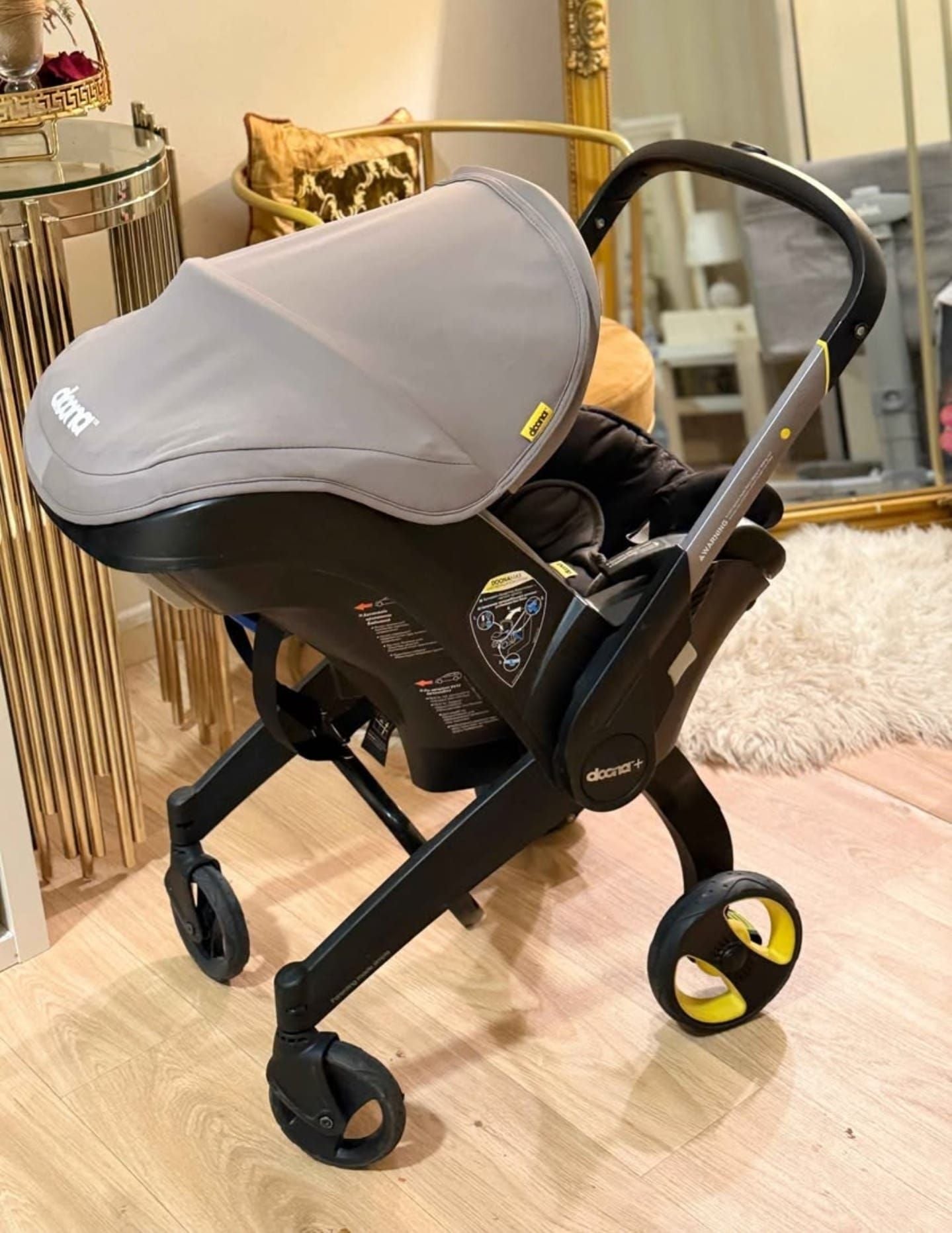 عربة أطفال Doona plus مع مقعد سيارة 2 في 1 - Image 1