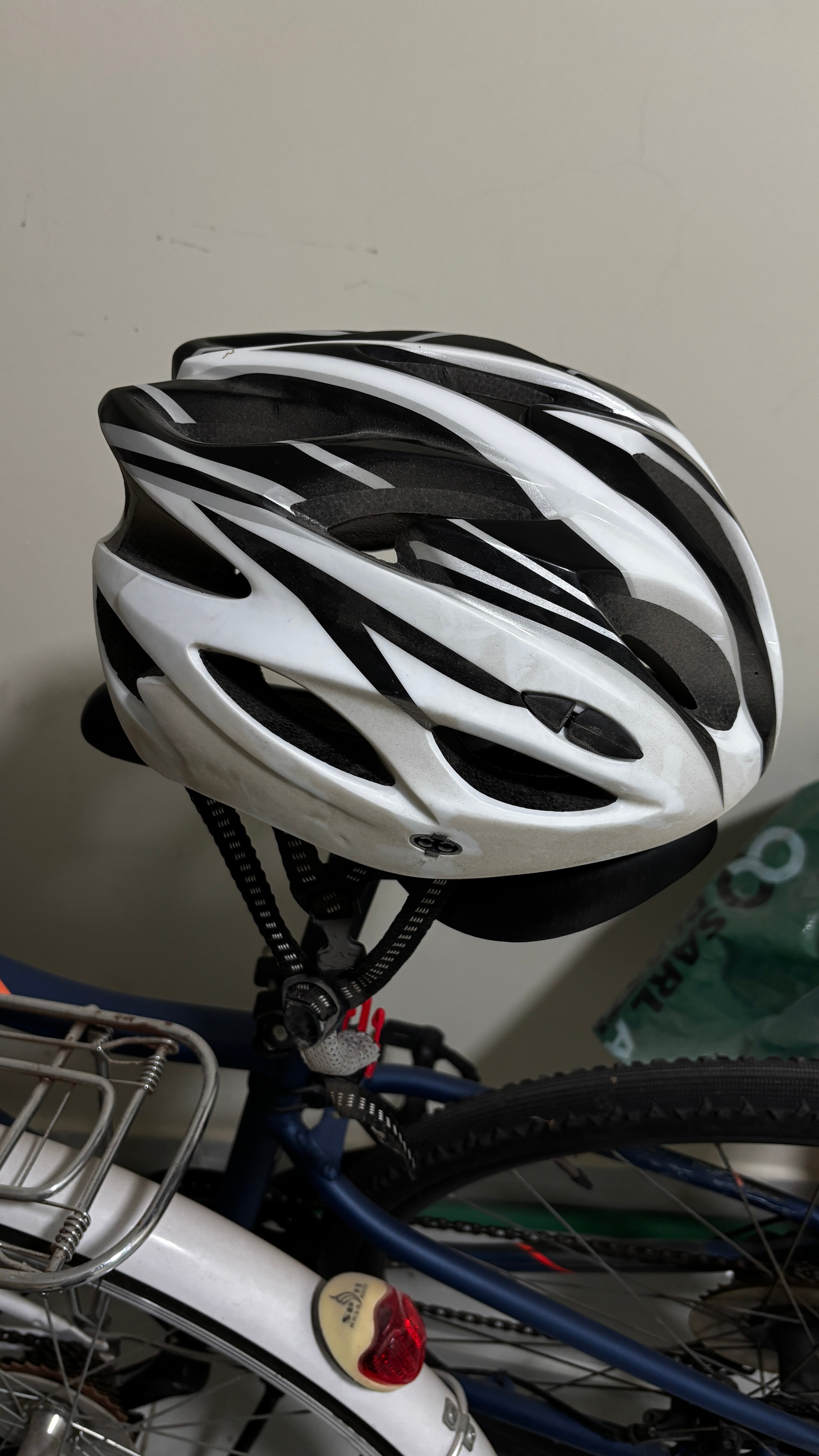 Bicycle/Electronic cycle Helmet - Image 1