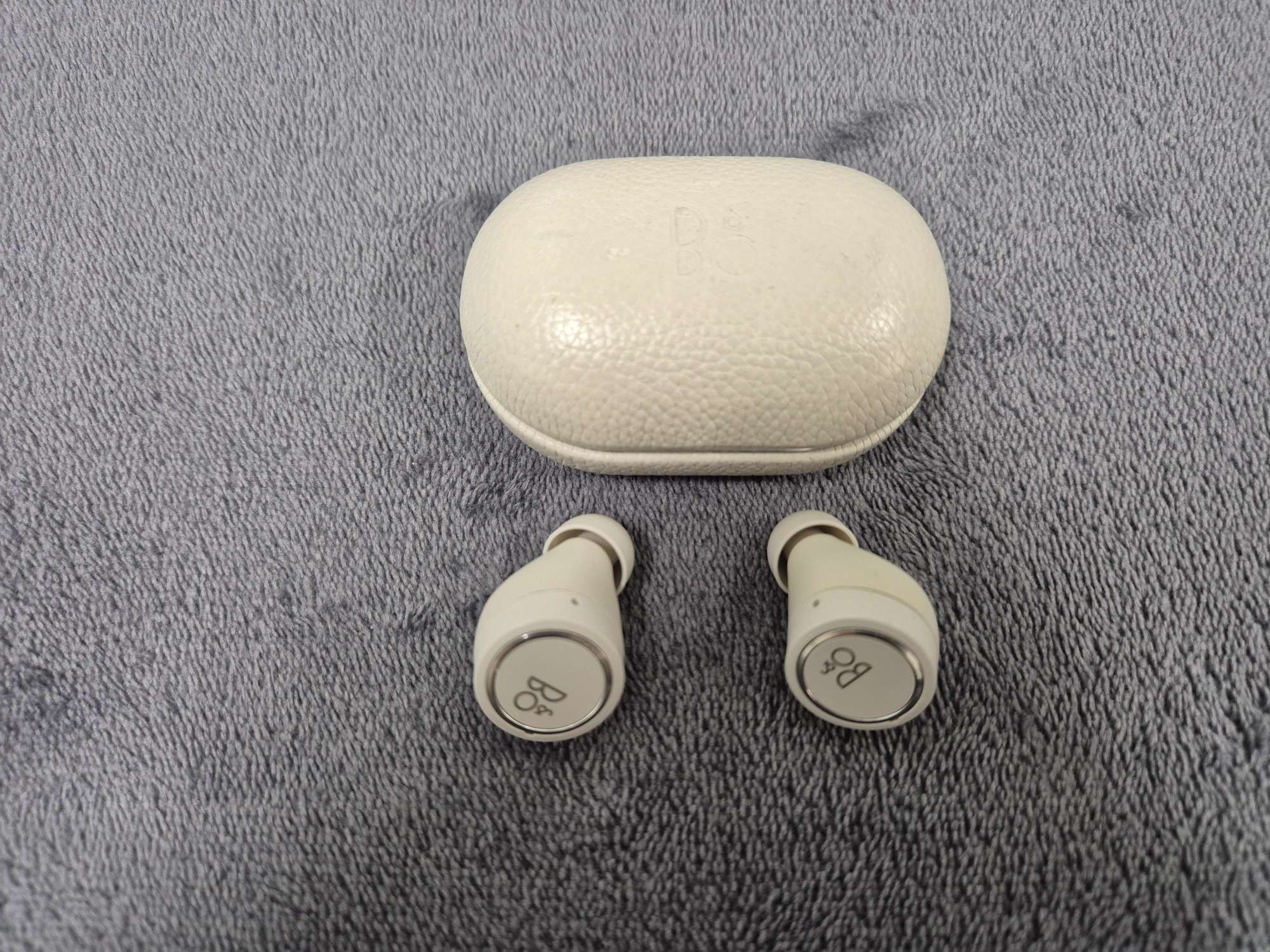 B&O E8 3RD GEN EARBUDS  - Image 3