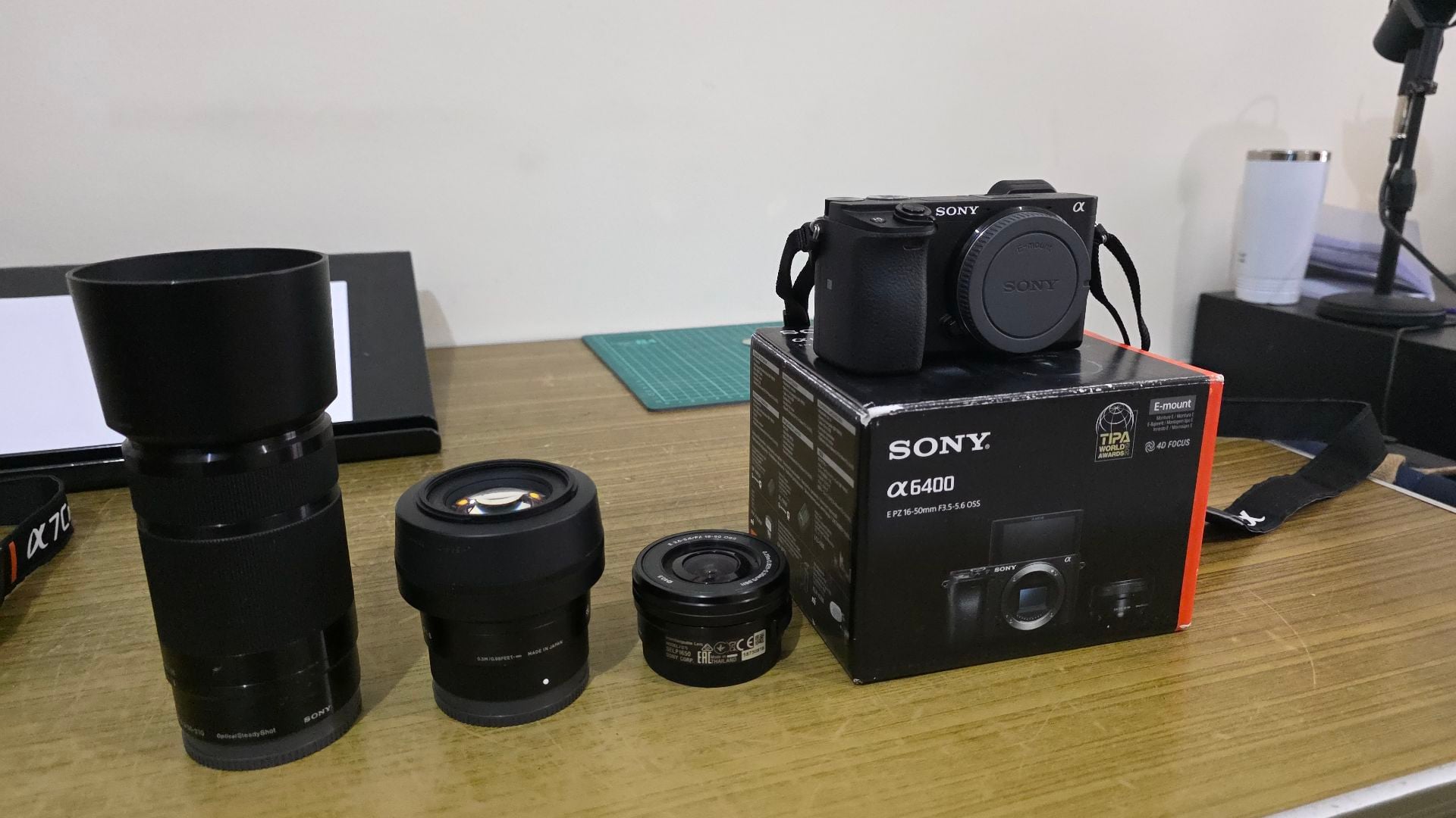 Sony A6400 + 3 Lenses for sale - Image 8