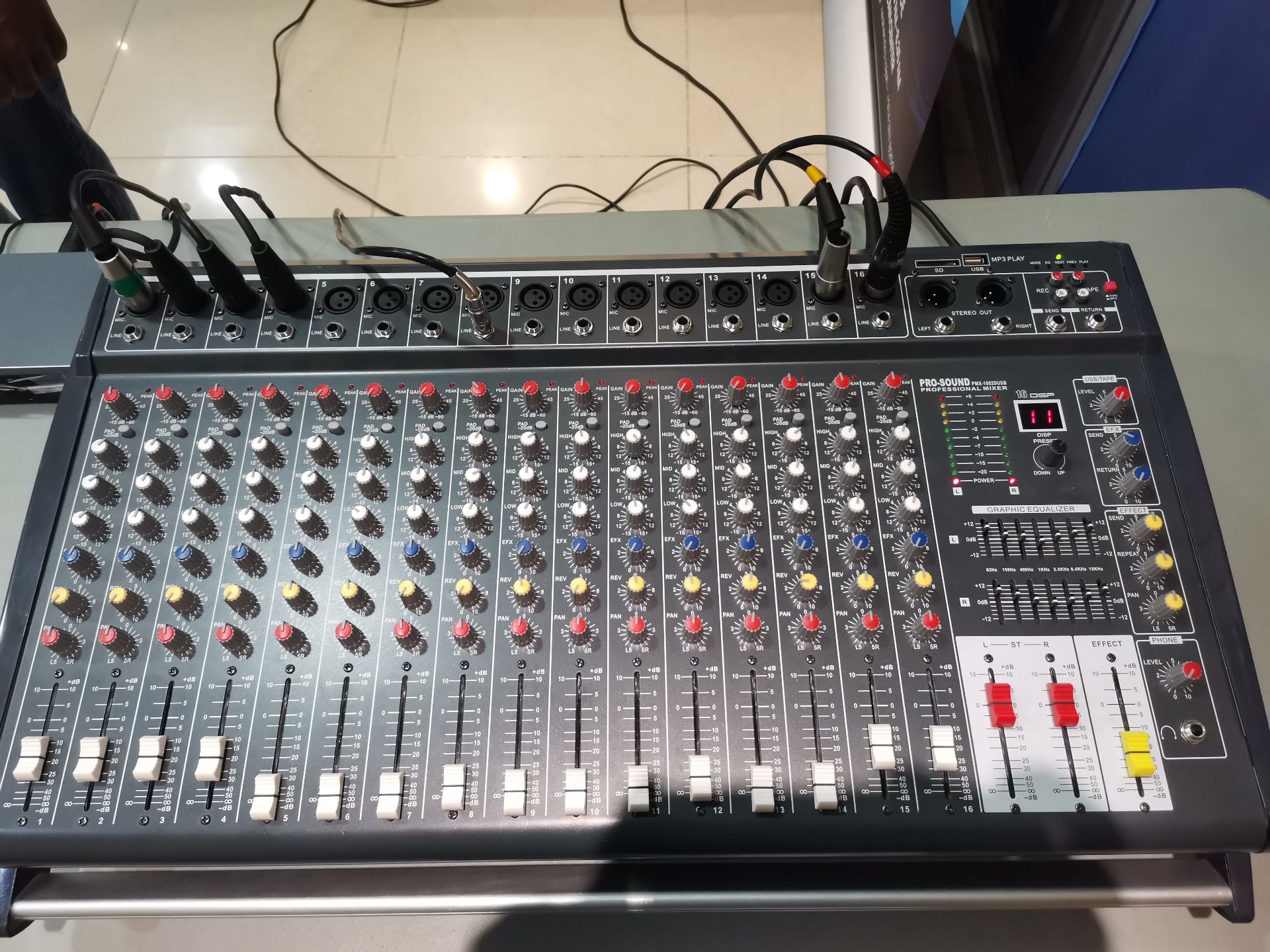 Yamaha S112V Passives speakers and 16 channels Powered Mixer - Image 7