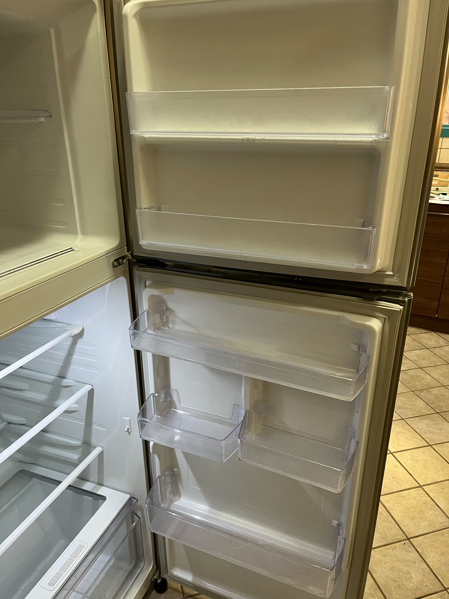 Inverter compressor Samsung fridge and freezer - Image 7