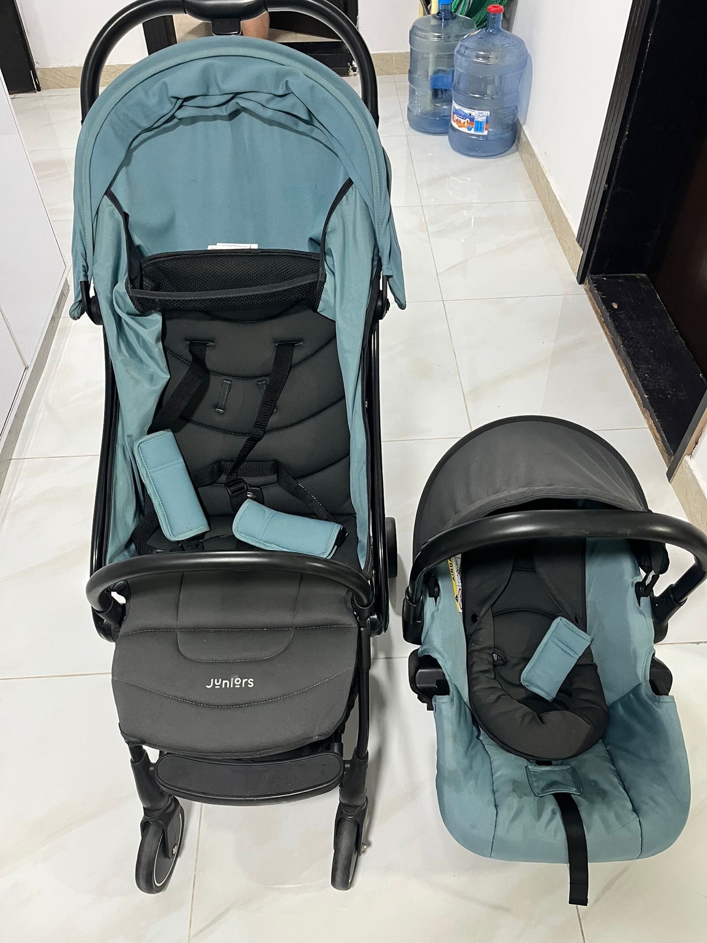 Juniors stroller and car seat set - Image 2