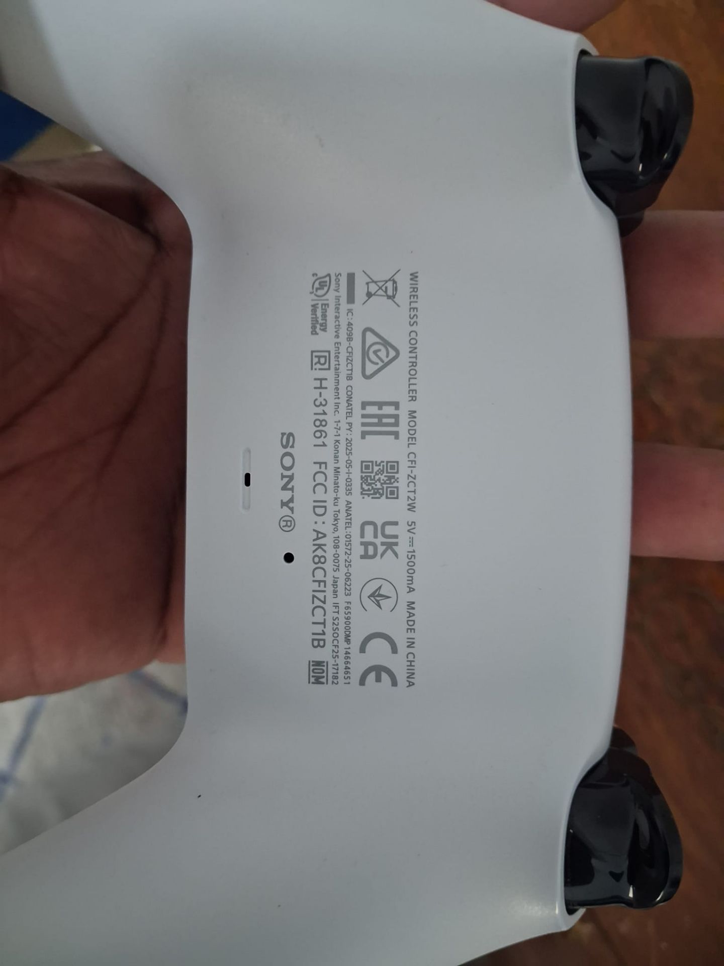 For sale PS5 controller and charging station like new - Image 6