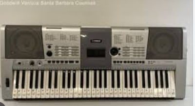 Yamaha PSR-E403 - Portable Keyboard & Synthesiser - 61 Touch Sensitive - Image 3
