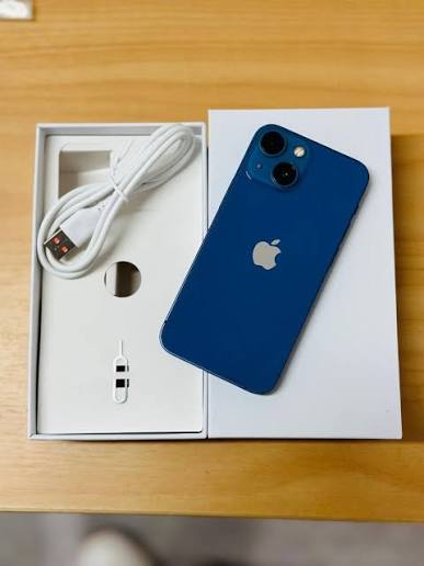 Neatly used IPhone 13 with Box and original charger with adapter - Image 3