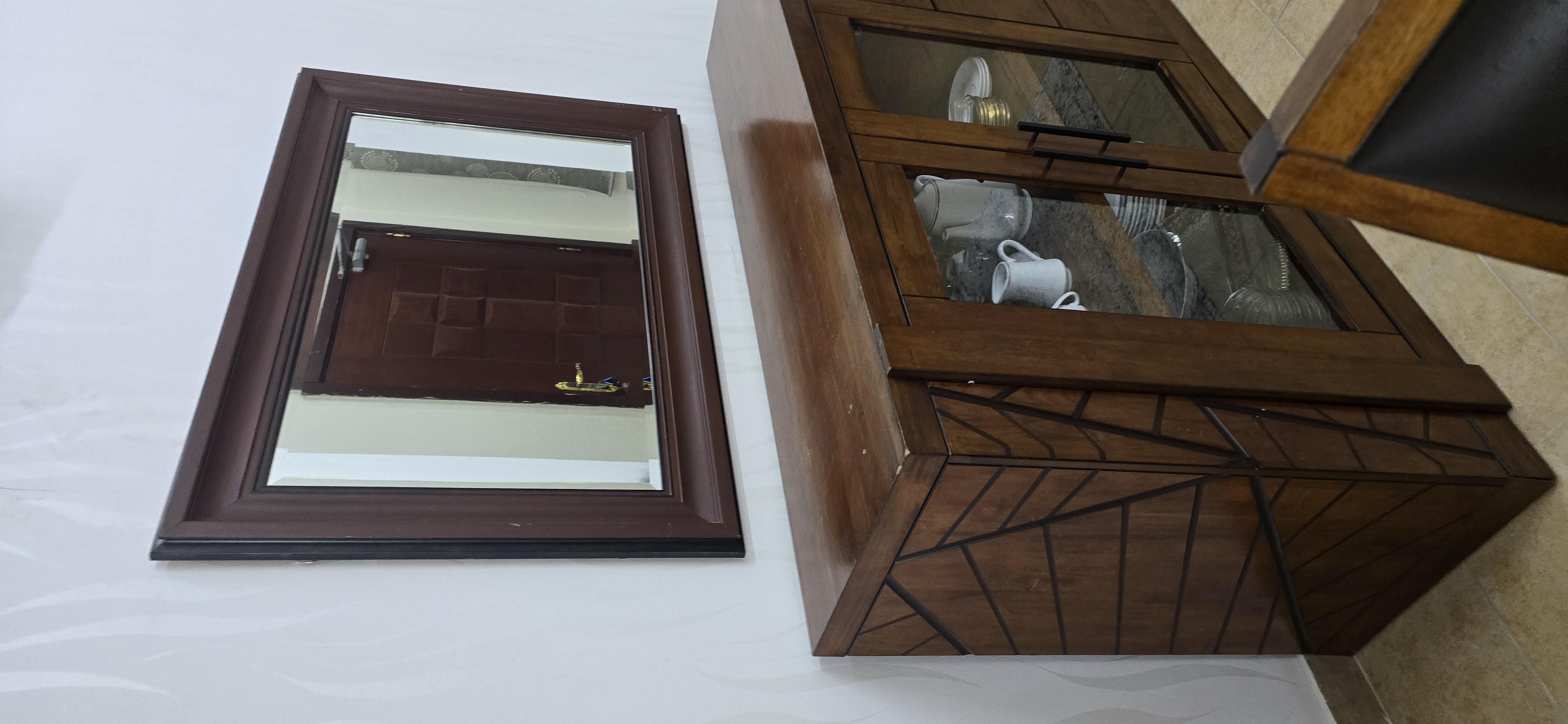 *Fine craftsmanship 8 seater Square Dining Table with Dish cabinet - Image 3