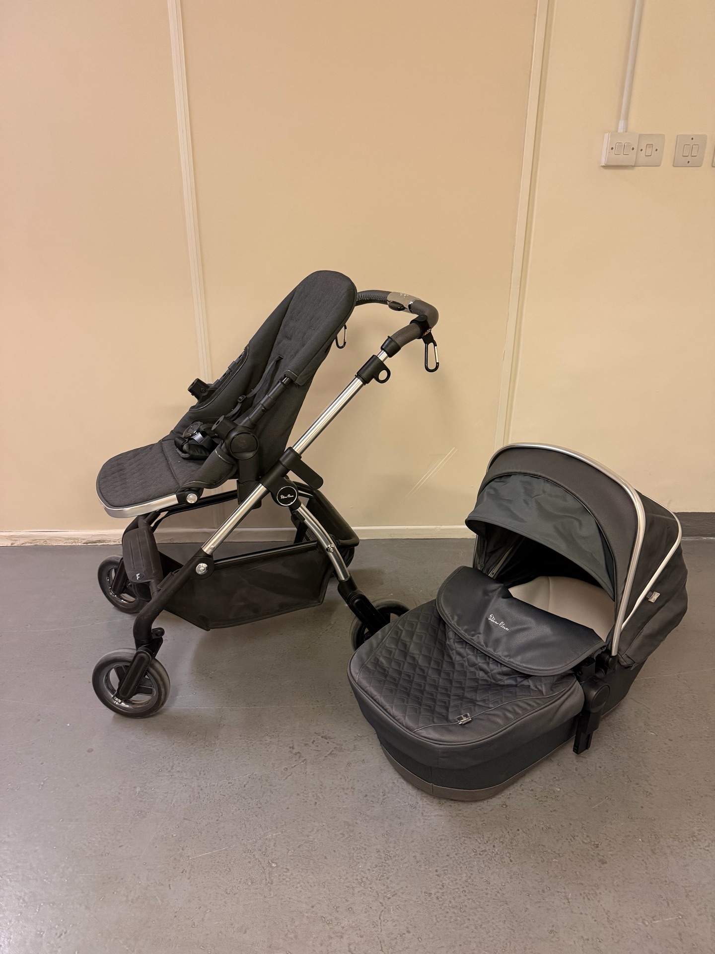 Silver Cross Stroller + Bassinet + FREE Travel Bag - Image 1