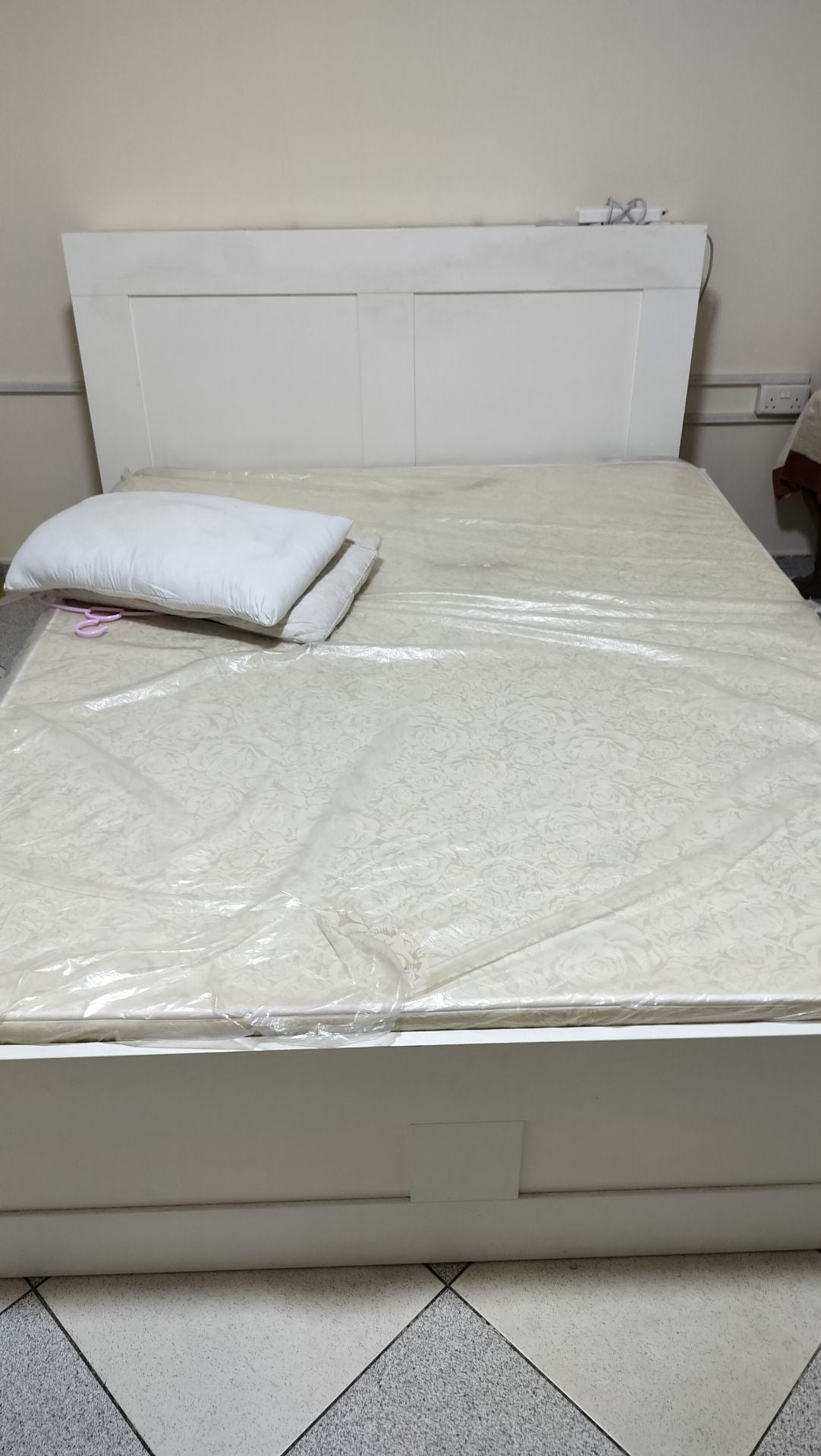 Bedsed with mattress - Image 1